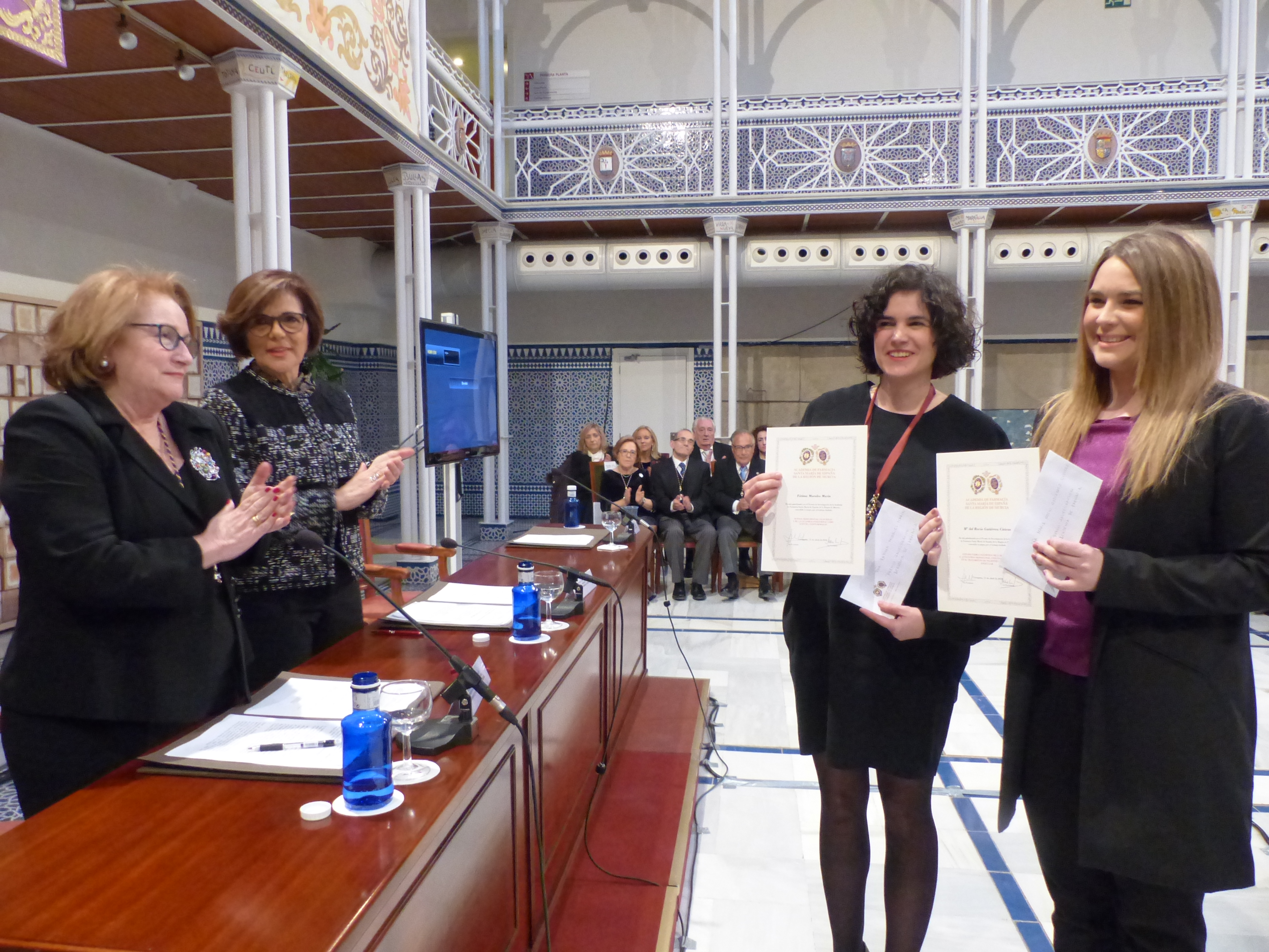 La Asamblea acoge un significativo acto de la Academia de Farmacia Santa María de España de la Región
