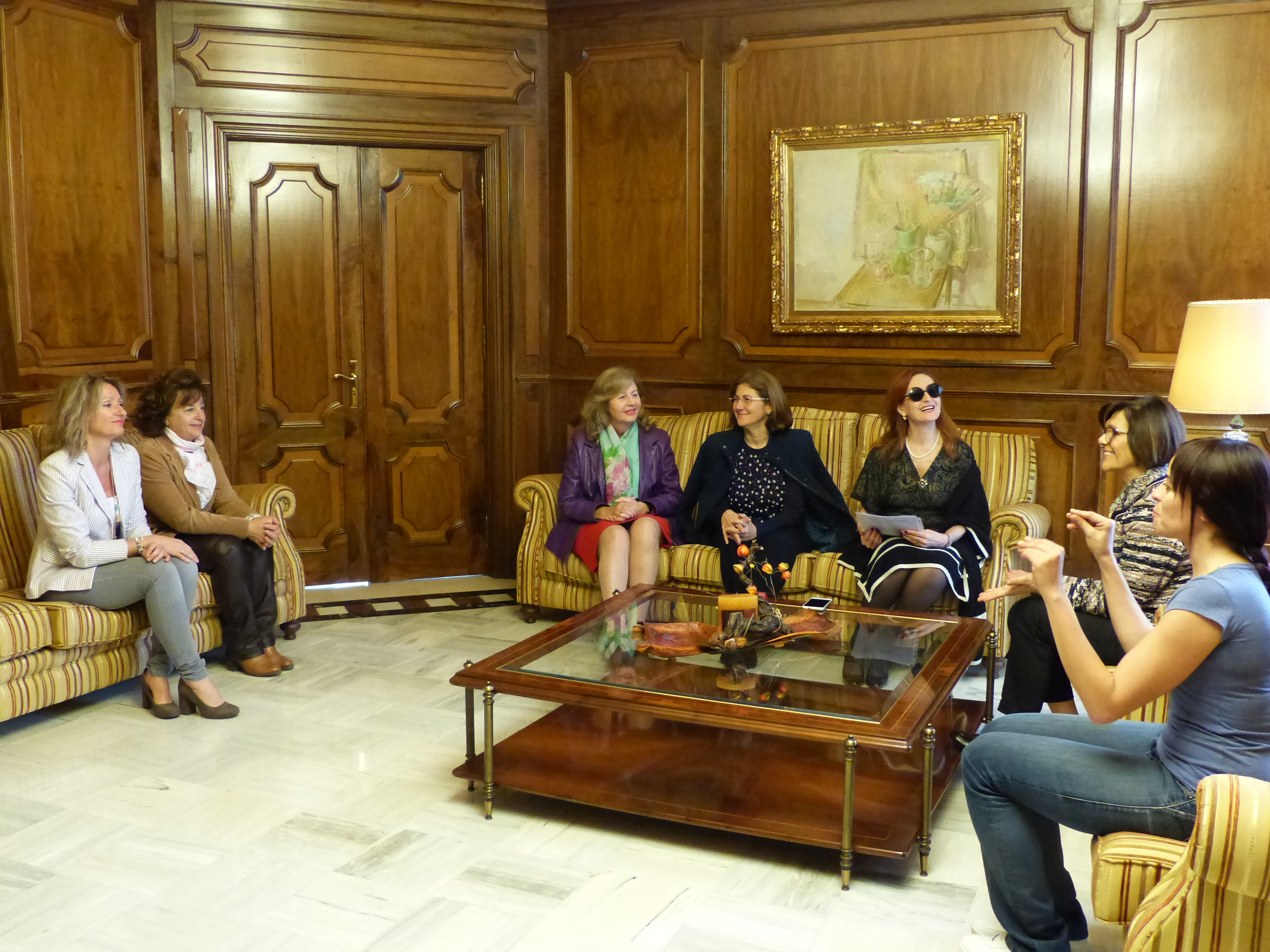 La presidenta de la Asamblea, Rosa Peñalver, con parte del equipo de Lyceum de Ciencia de la Región