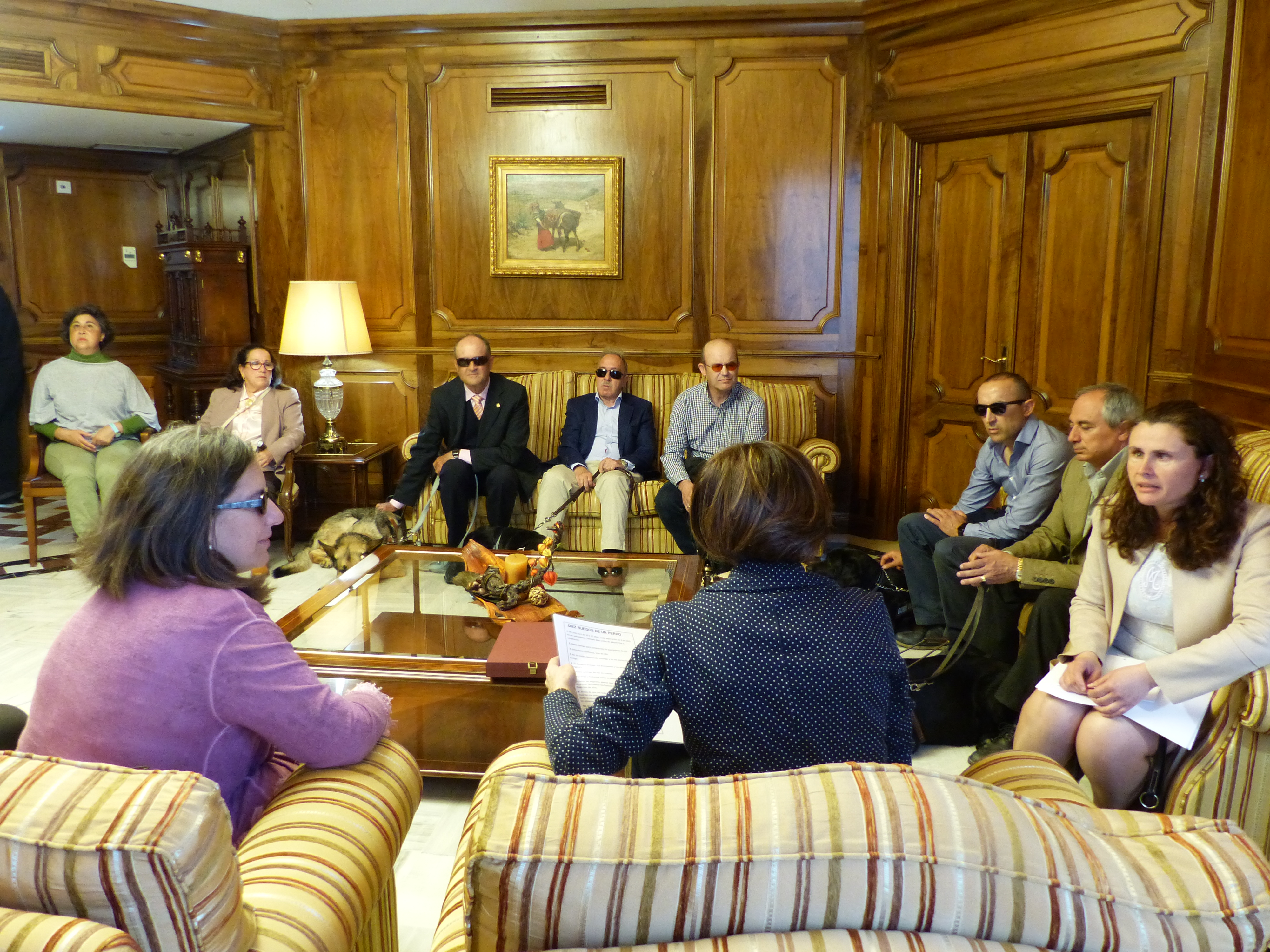 La Asamblea conmemora el Día Internacional del Perro Guía