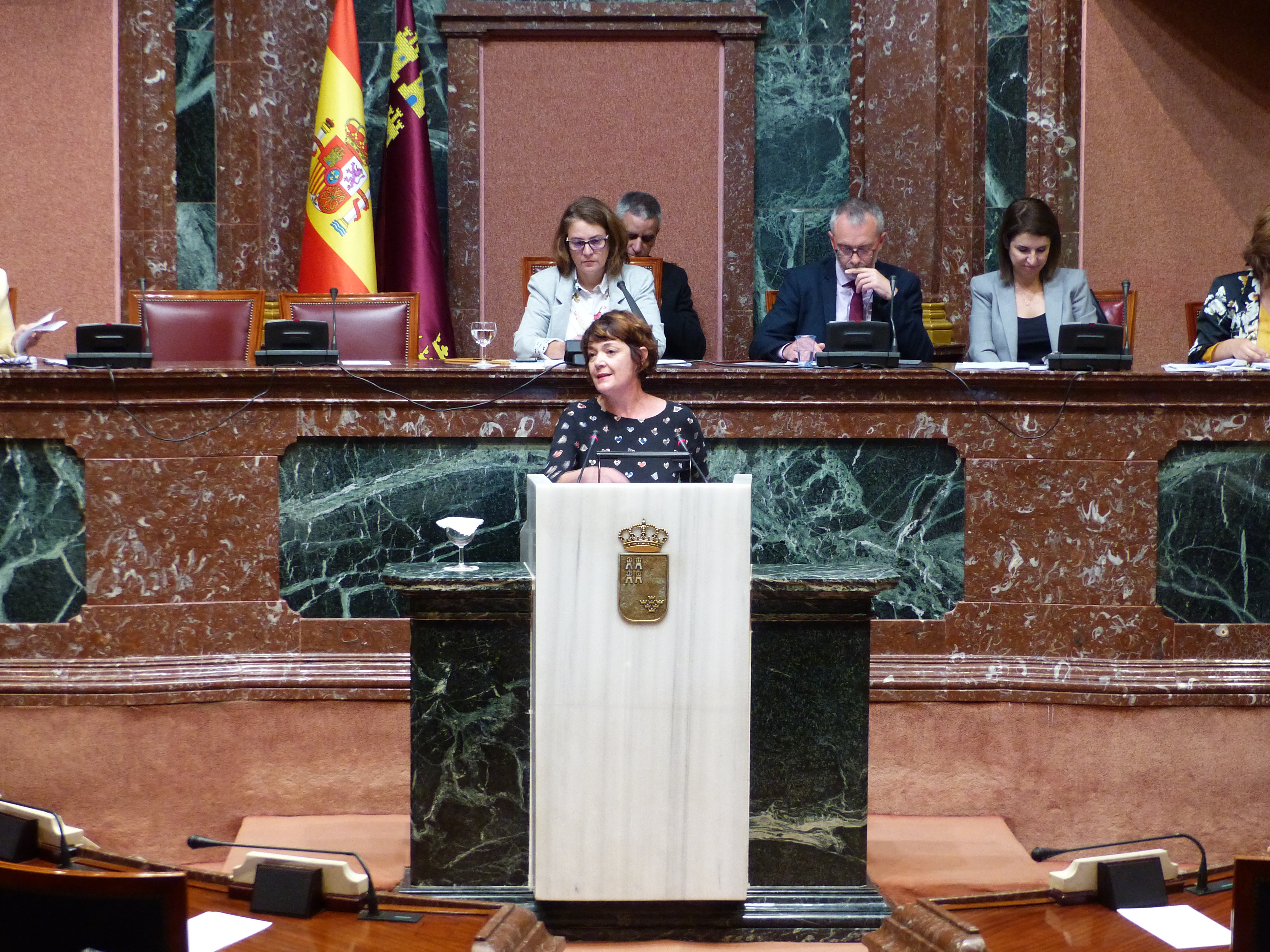 María Giménez Casalduero, diputada de Podemos, durante el debate de la moción sobre el sector de la flor cortada