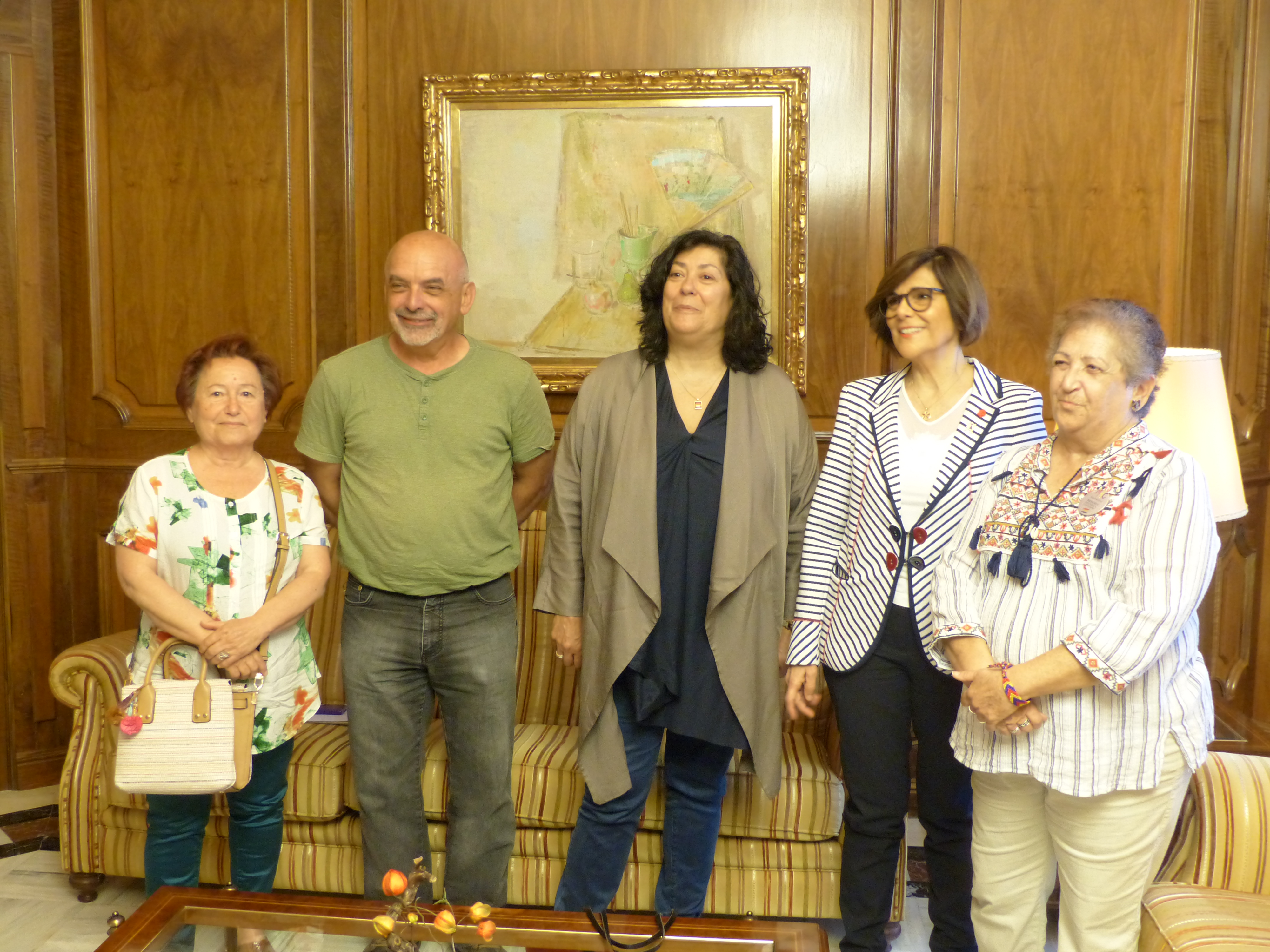 Almudena Grandes recibe el primer premio ‘Memoria Histórica de la Región de Murcia’ en la Asamblea