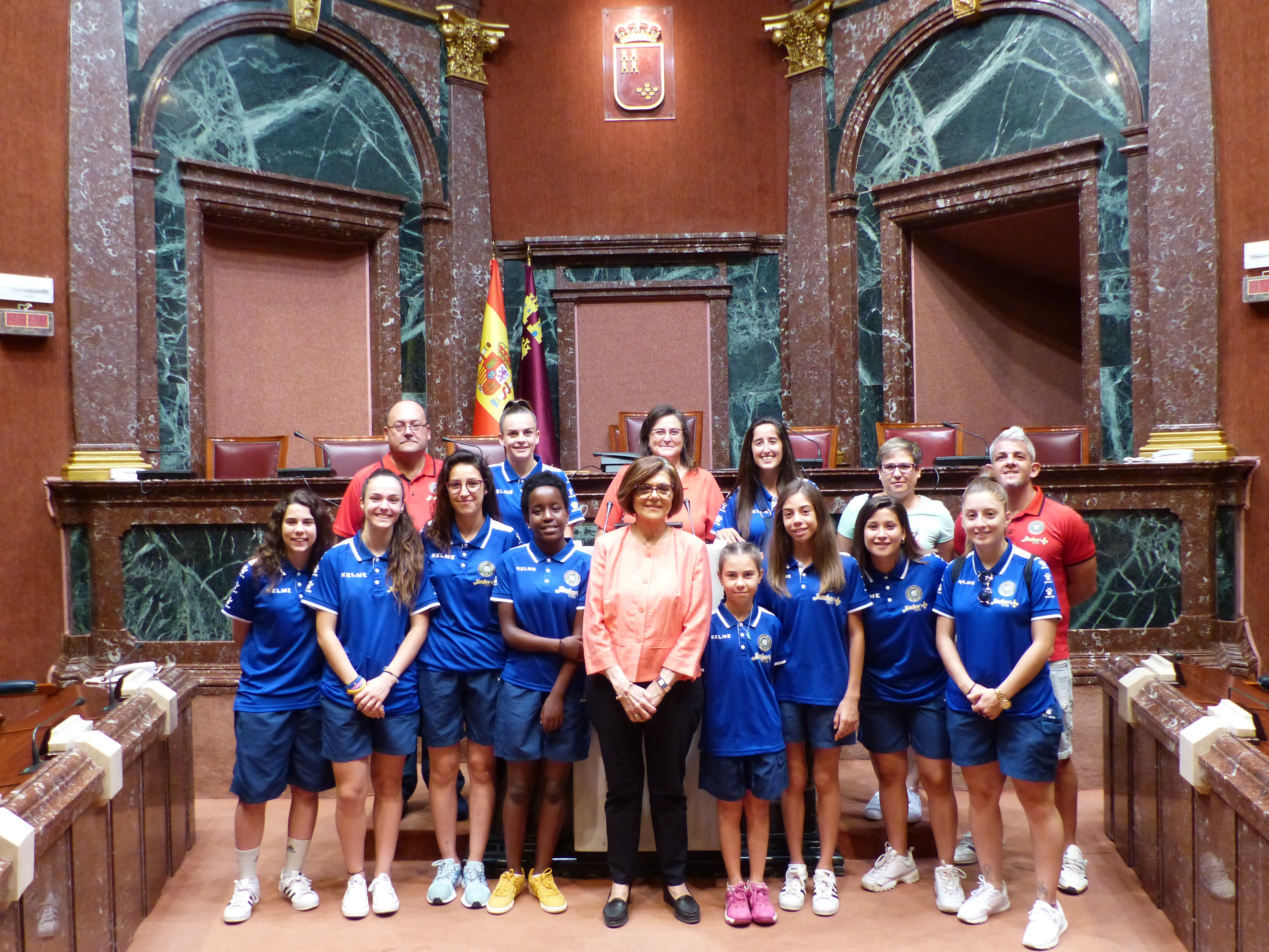 La presidenta de la Asamblea, Rosa Peñalver, ha recibido al Club Jimbee Roldán