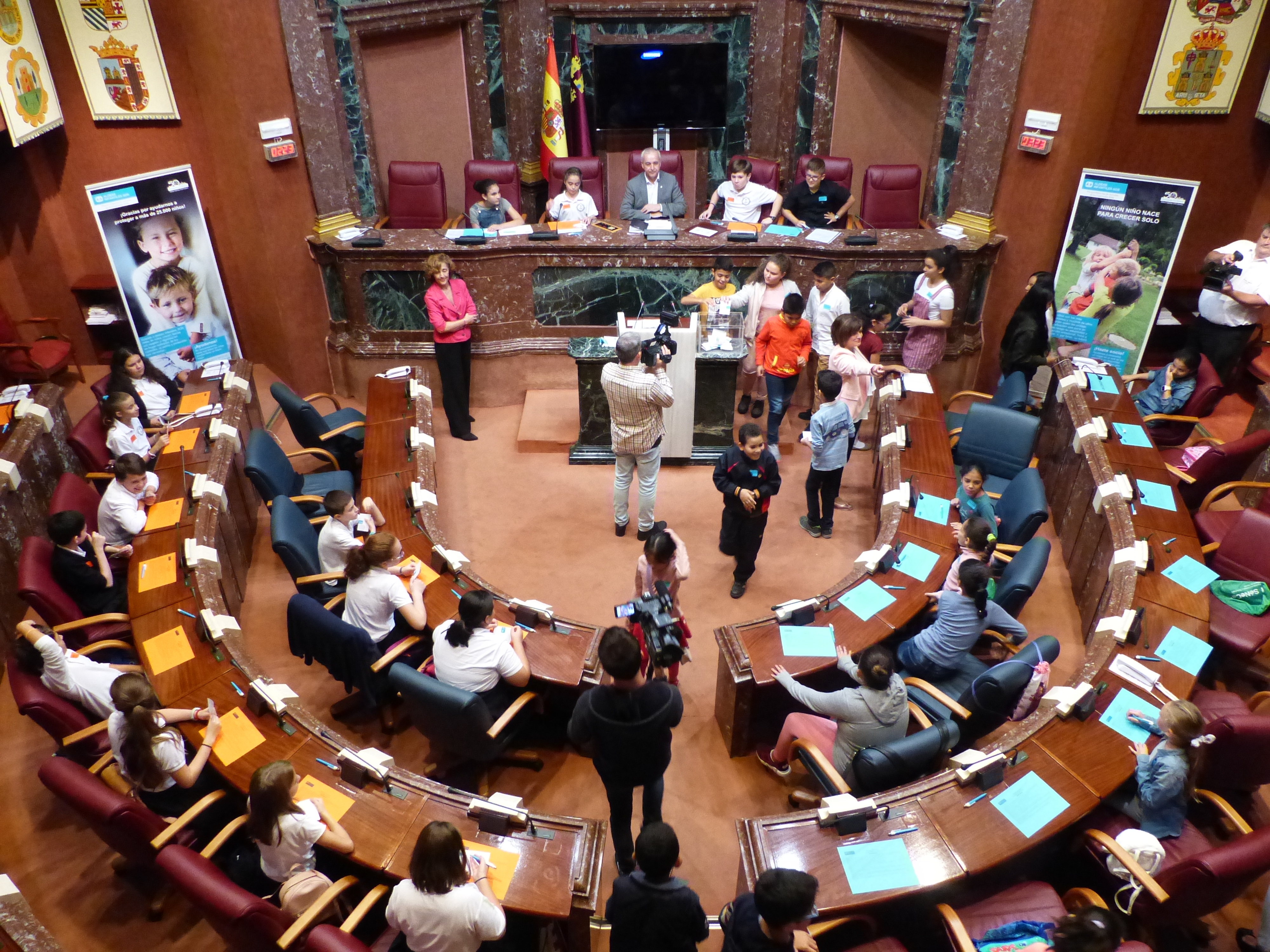 Aldeas Infantiles SOS ha celebrado en la Asamblea un pleno infantil