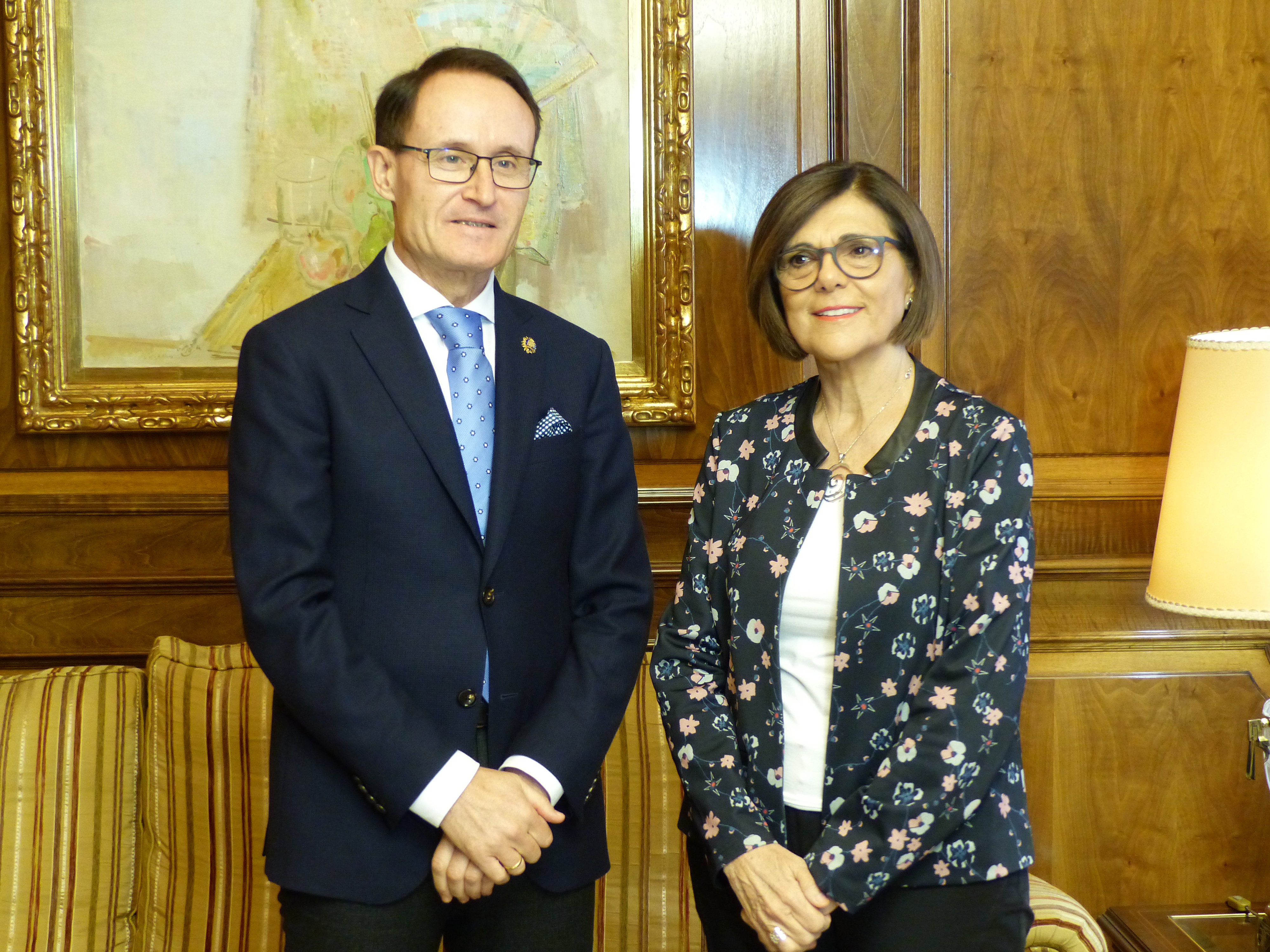 La presidenta de la Asamblea, Rosa Peñalver, y el Fiscal Superior de la Región, José Luis Díaz Manzanera