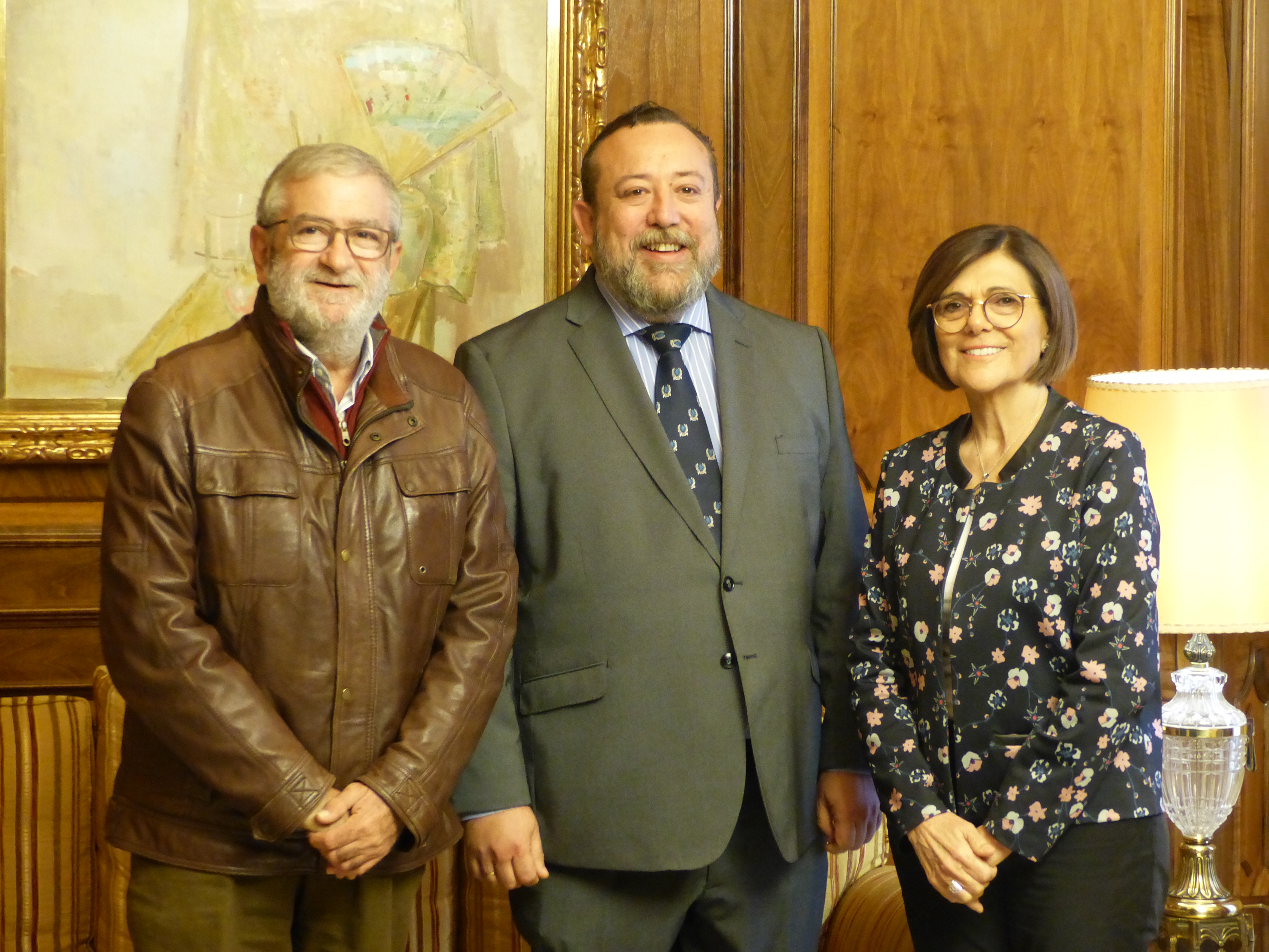 La presidenta de la Asamblea Regional, Rosa Peñalver, ha recibido al decano del Colegio Oficial de Periodistas de la Región de Murcia, Juan Antonio de Heras, y al miembro de su directiva, Alberto Castillo