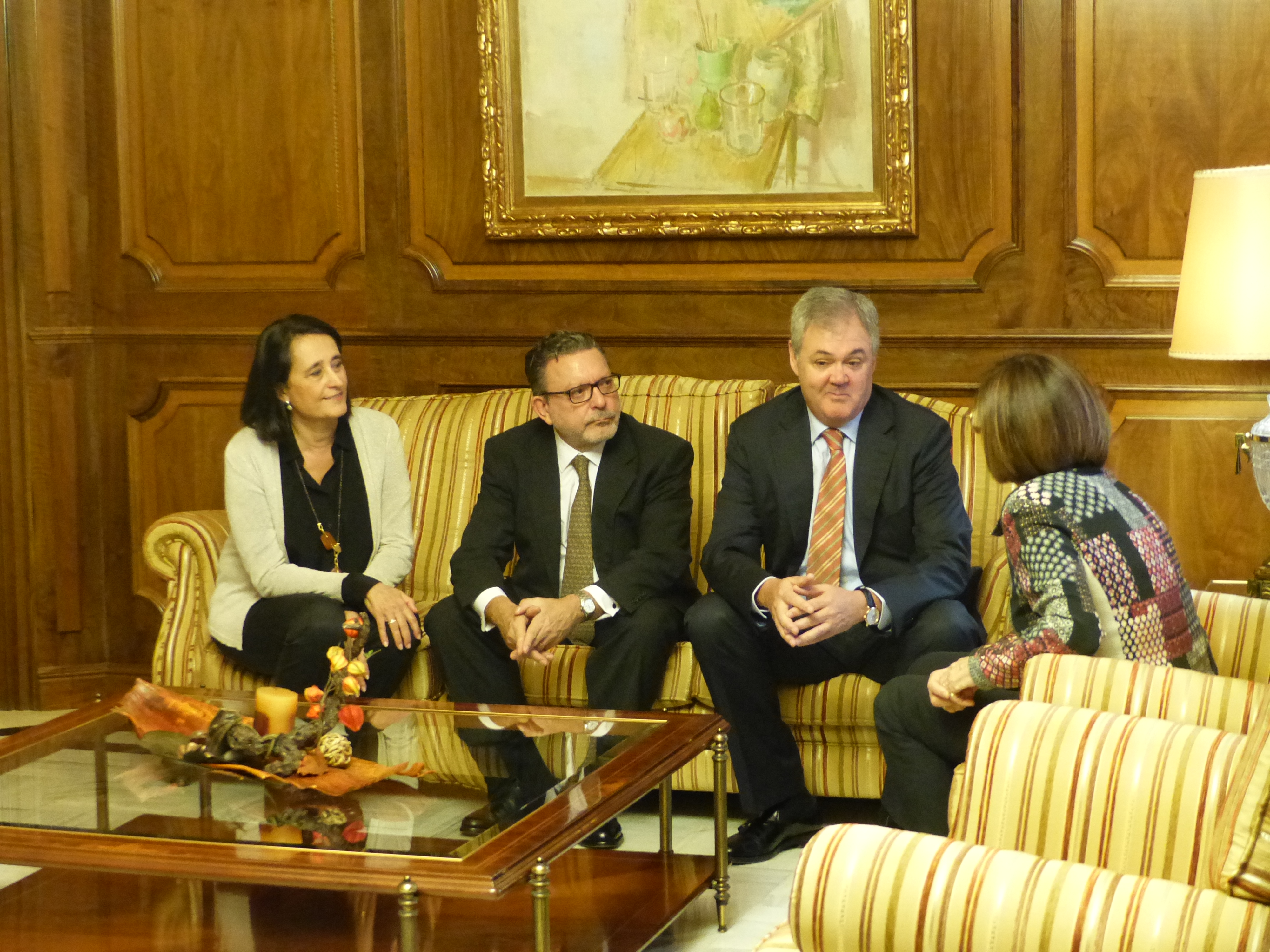La presidenta de la Asamblea Regional, Rosa Peñalver, ha recibido a representantes de ISEN