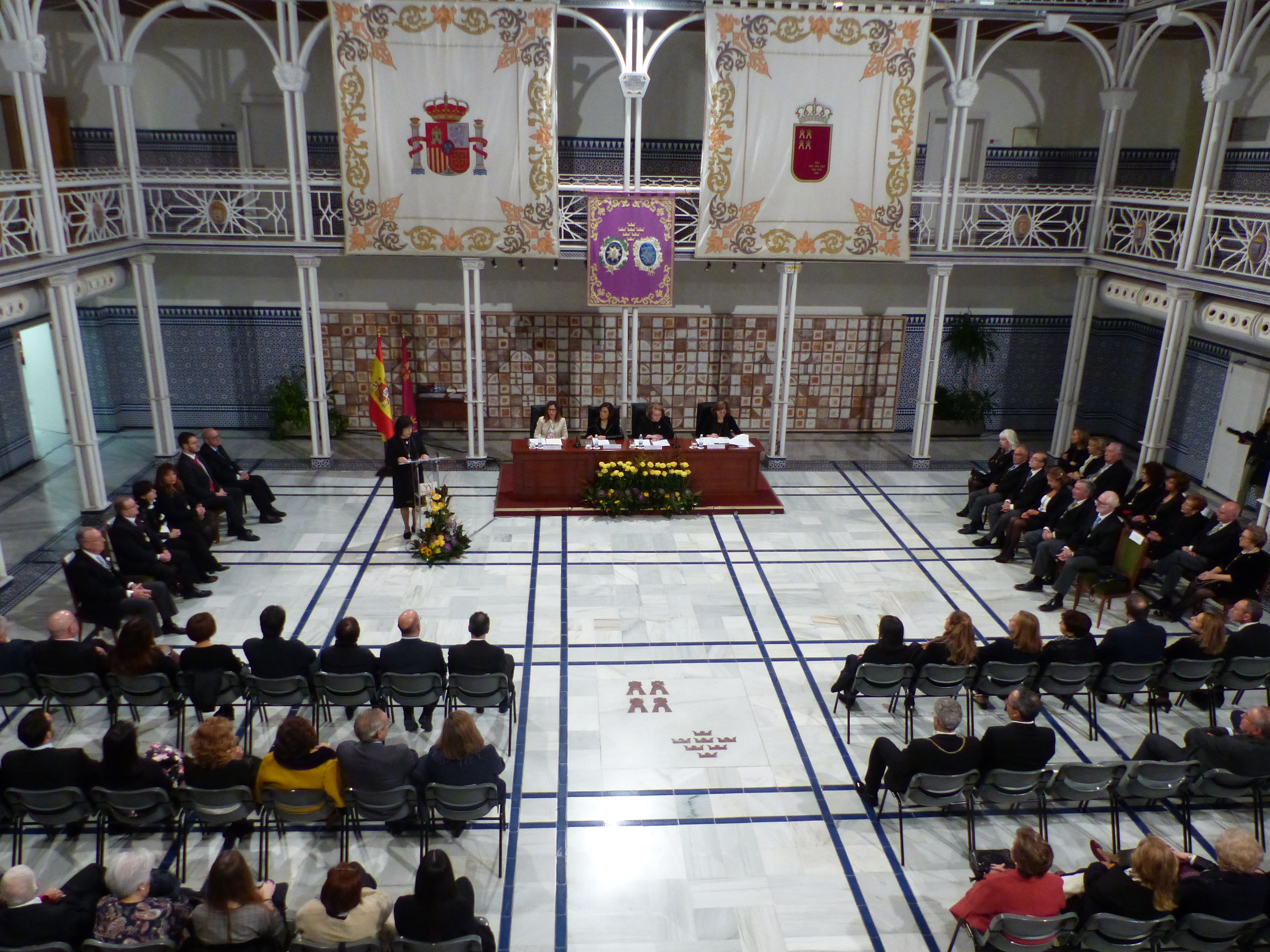 La Academia de Farmacia Santa María de España abre el curso en la Asamblea