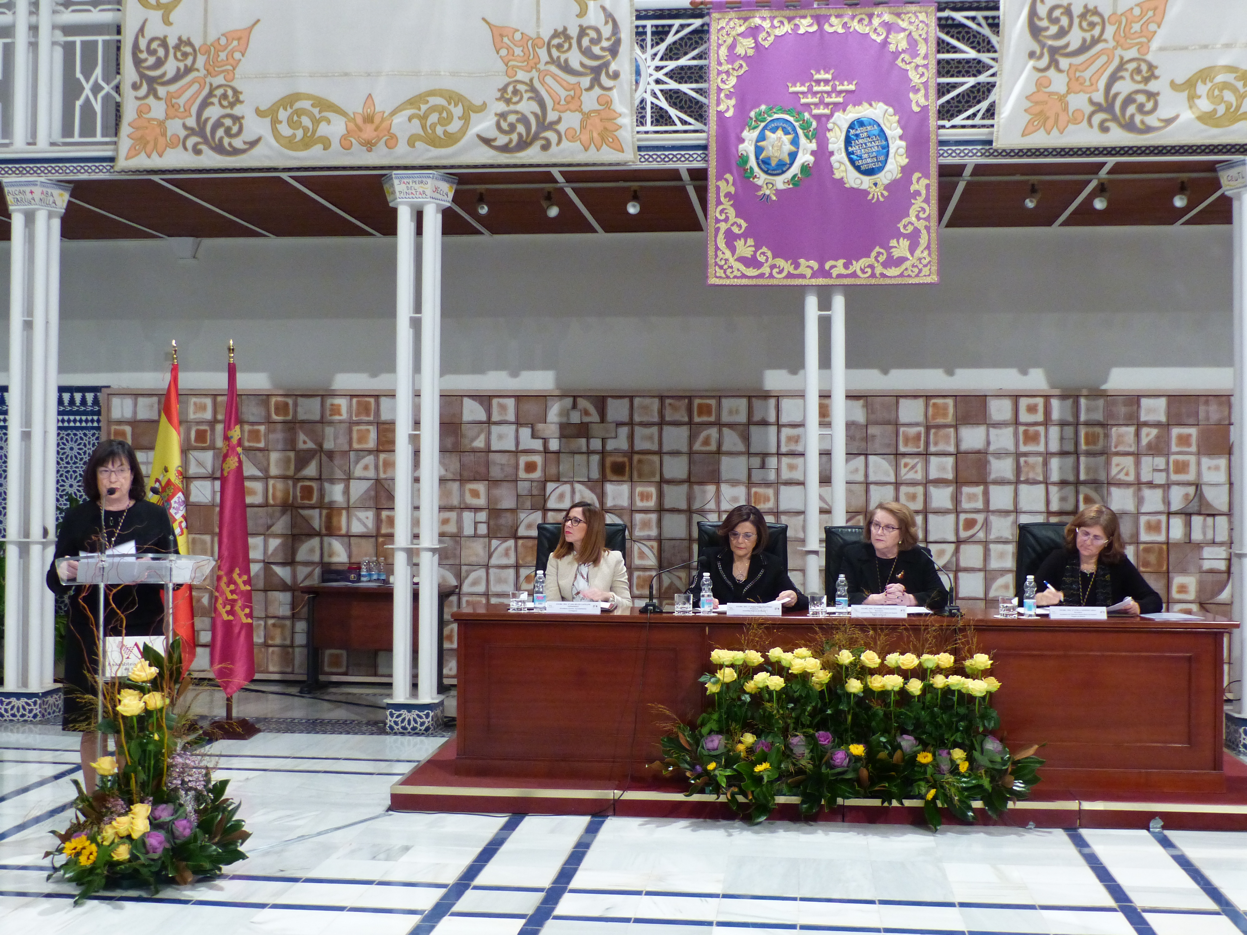 La Academia de Farmacia Santa María de España abre el curso en la Asamblea