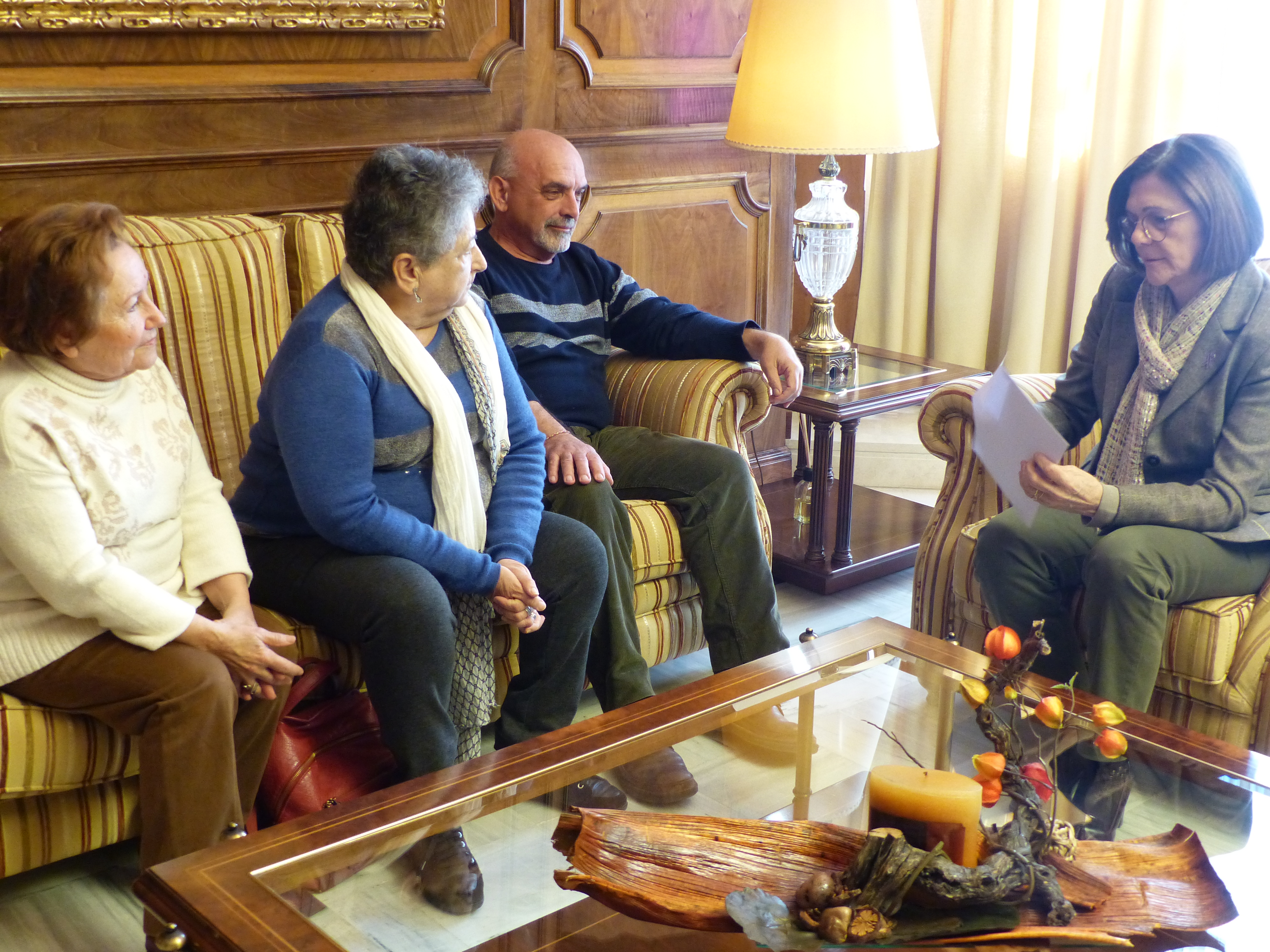 La presidenta de la Asamblea Regional, Rosa Peñalver, recibe a la Federación de Memoria Histórica