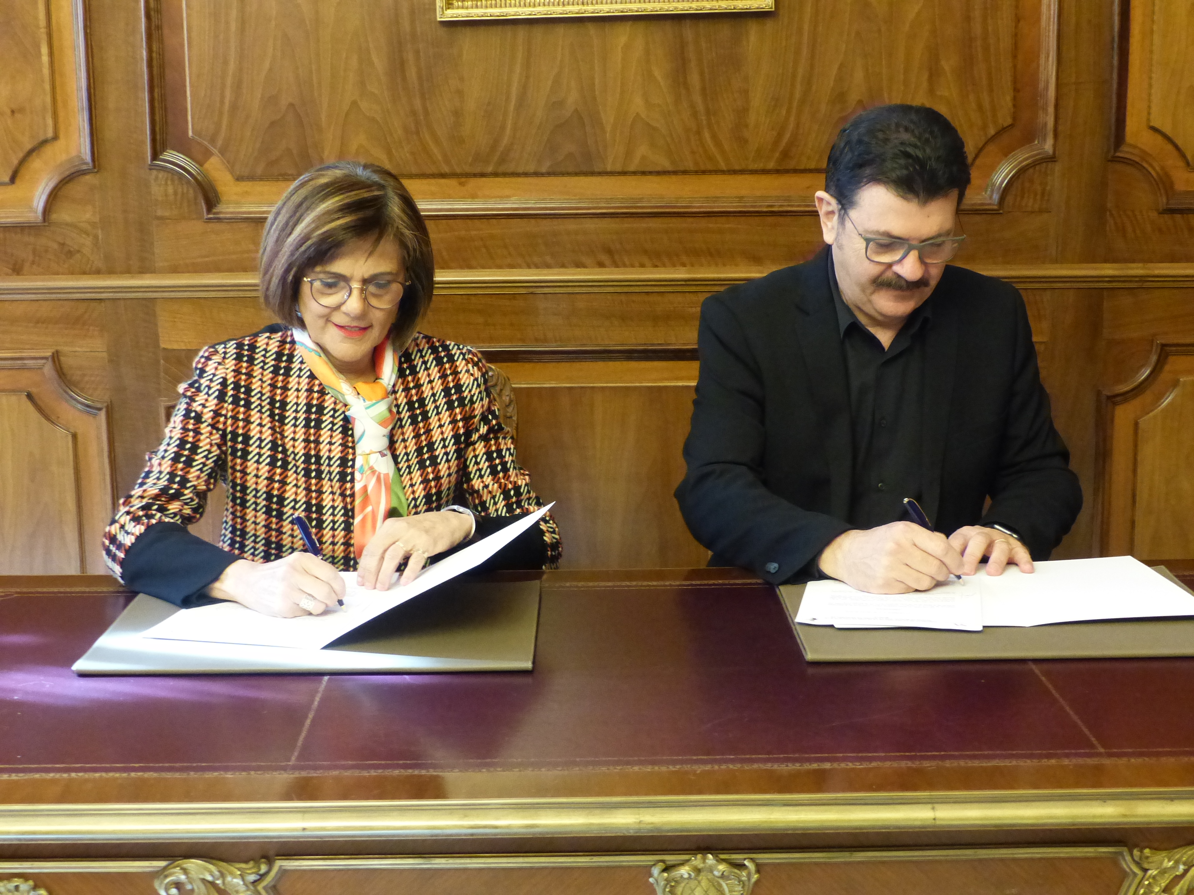 Peñalver y Guzmán ratifican el convenio de colaboración entre la Asamblea y la Vuelta Ciclista a la Región de Murcia