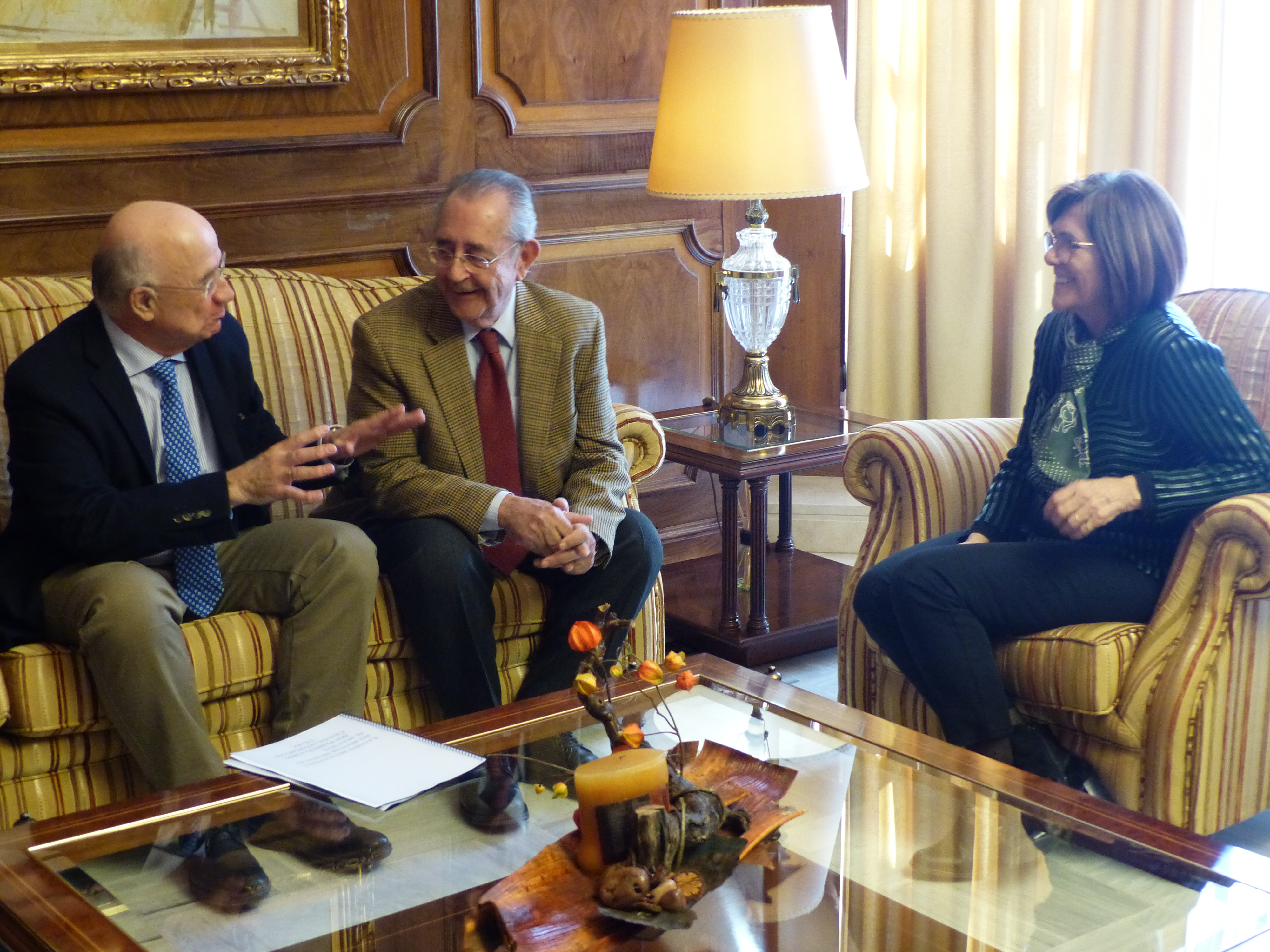 La presidenta de la Asamblea Regional, Rosa Peñalver, ha recibido esta mañana a la junta directiva del Patronato Fundación Centro de Estudios Históricos e Investigaciones Locales de la Región de Murcia