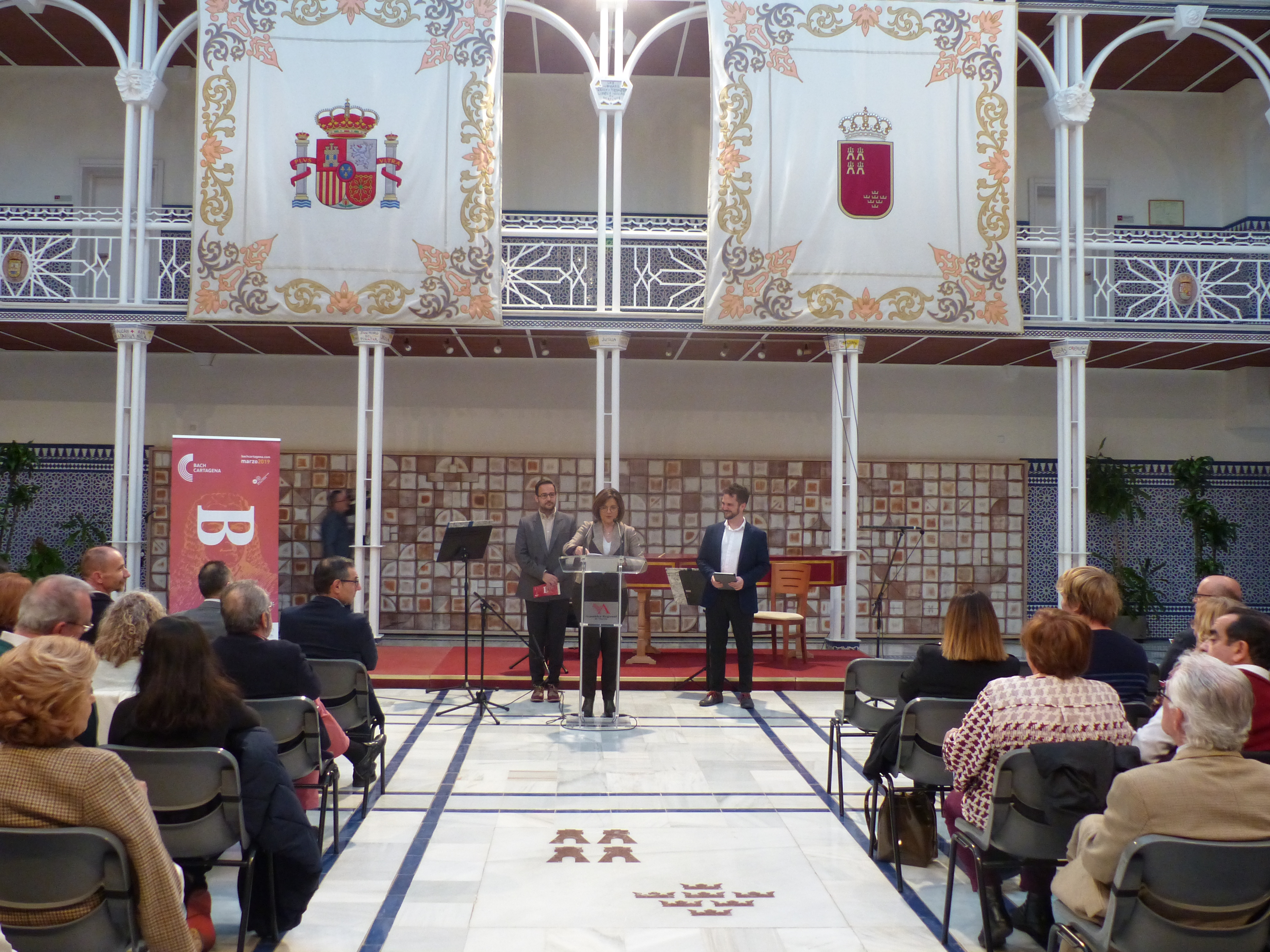 El Patio de los Ayuntamientos de la Asamblea Regional ha acogido el concierto inaugural de la cuarta edición del ciclo Bach Cartagena
