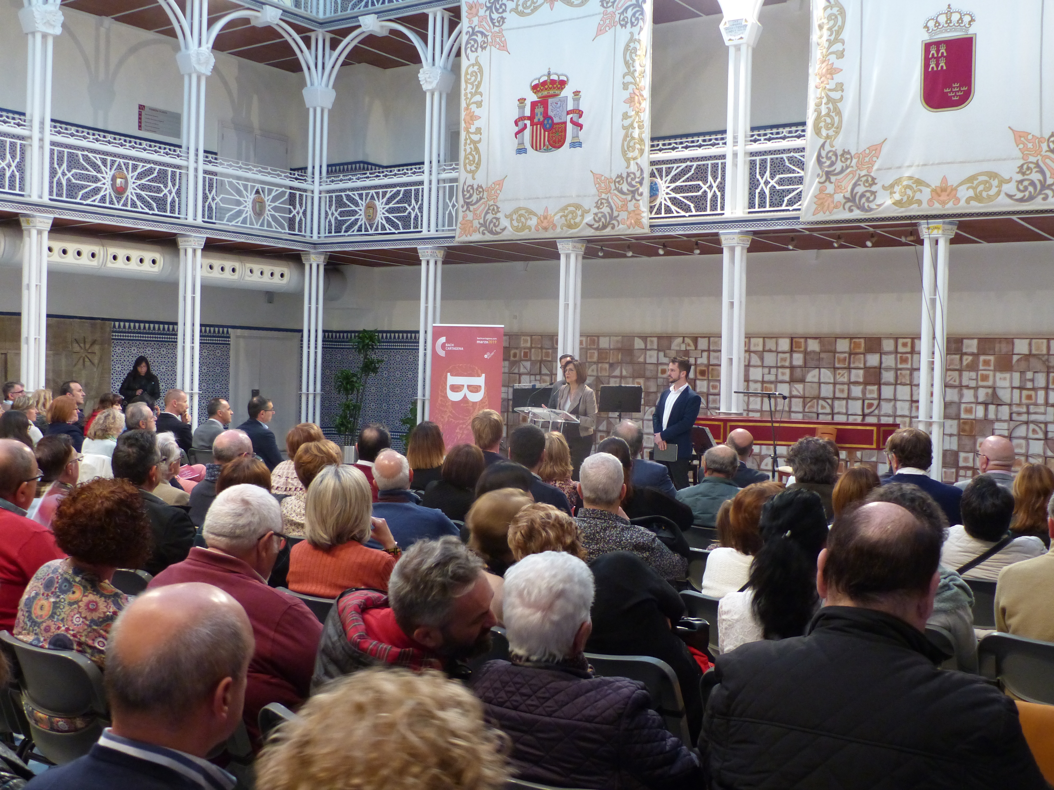 El Patio de los Ayuntamientos de la Asamblea Regional ha acogido el concierto inaugural de la cuarta edición del ciclo Bach Cartagena