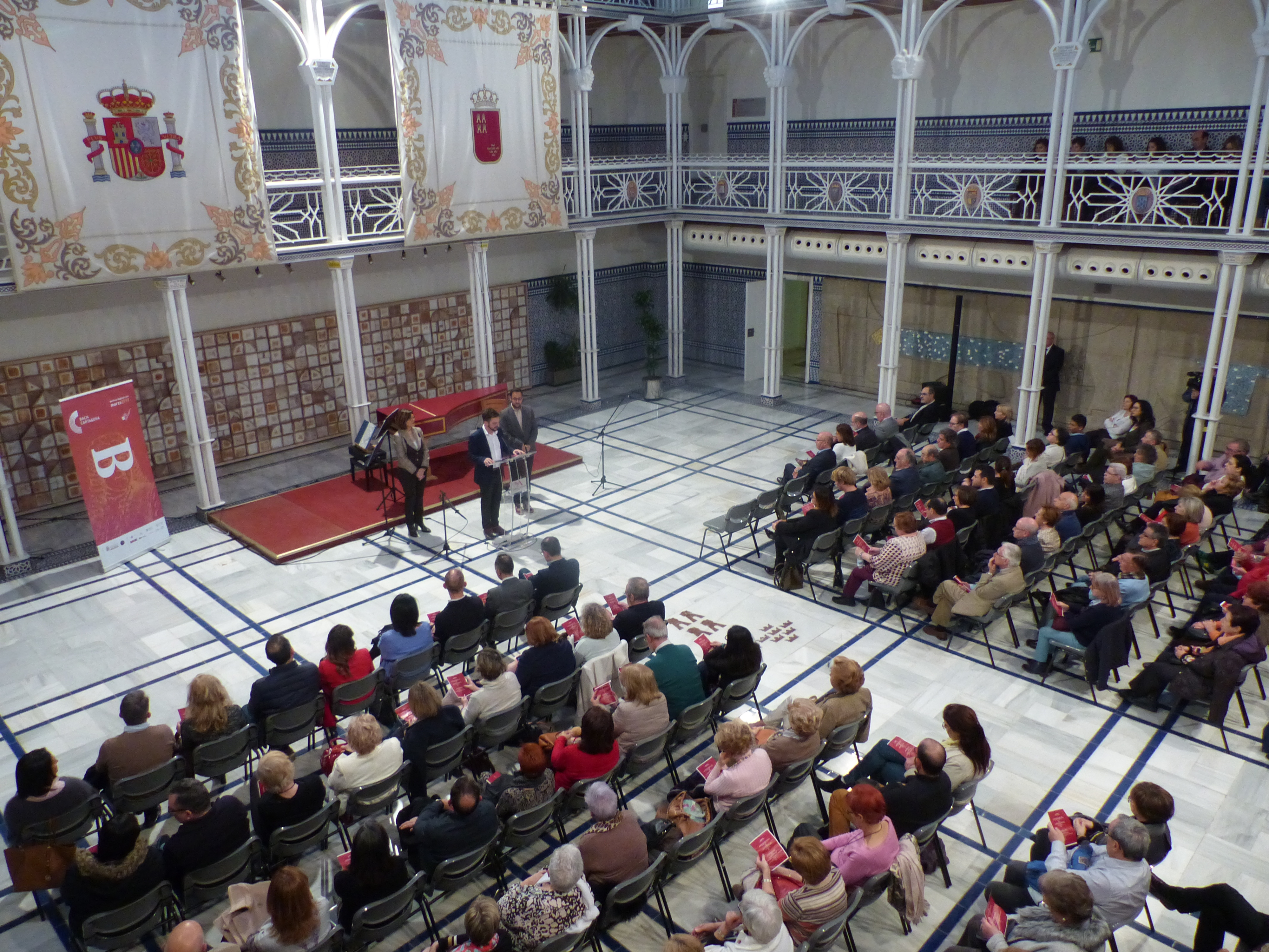 El Patio de los Ayuntamientos de la Asamblea Regional ha acogido el concierto inaugural de la cuarta edición del ciclo Bach Cartagena