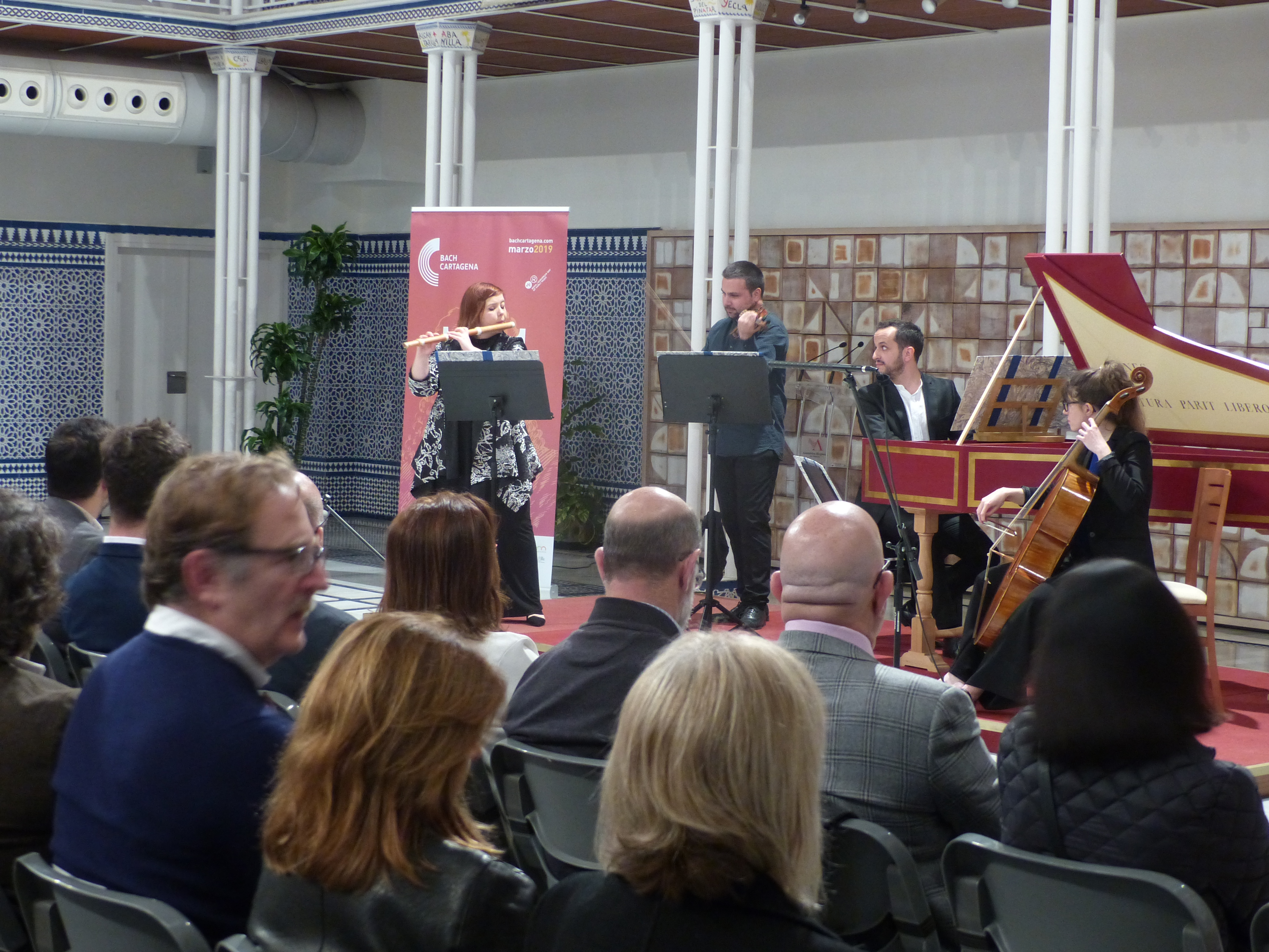 El Patio de los Ayuntamientos de la Asamblea Regional ha acogido el concierto inaugural de la cuarta edición del ciclo Bach Cartagena
