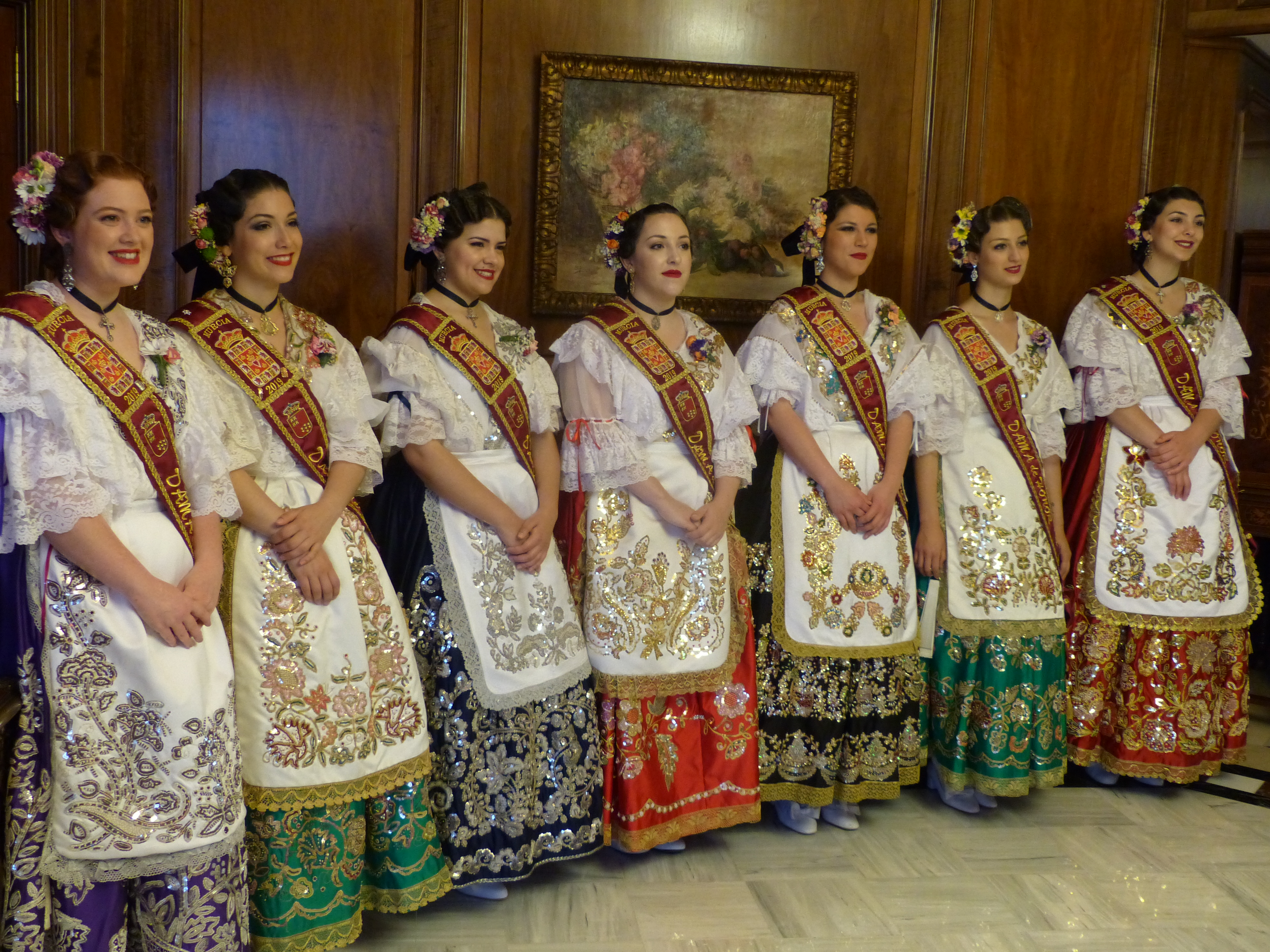 La presidenta de la Asamblea recibe a la Reina de la Huerta 2019 y su Corte