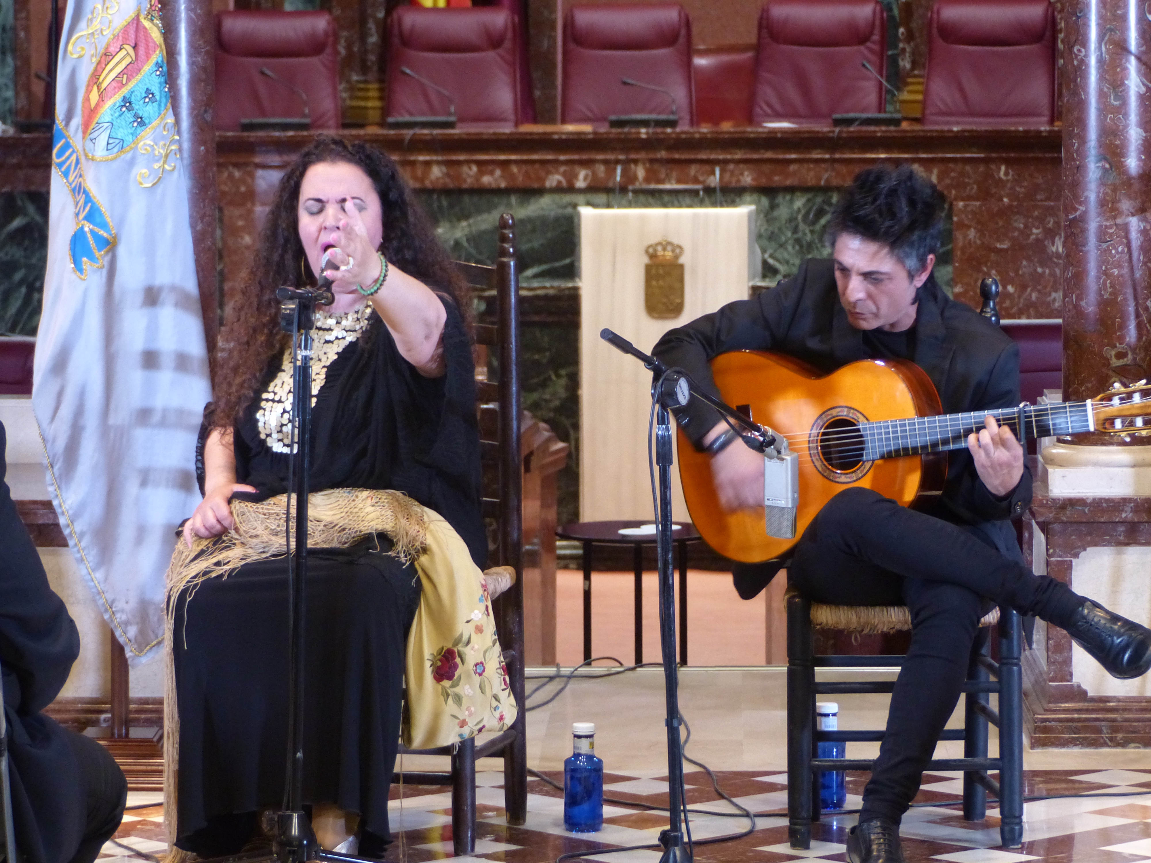 Actuación de María José Carrasco, Lámpara Minera 2018, acompañada por Antonio Muñoz, Bordón Minero 1989 y guitarrista oficial del Festival