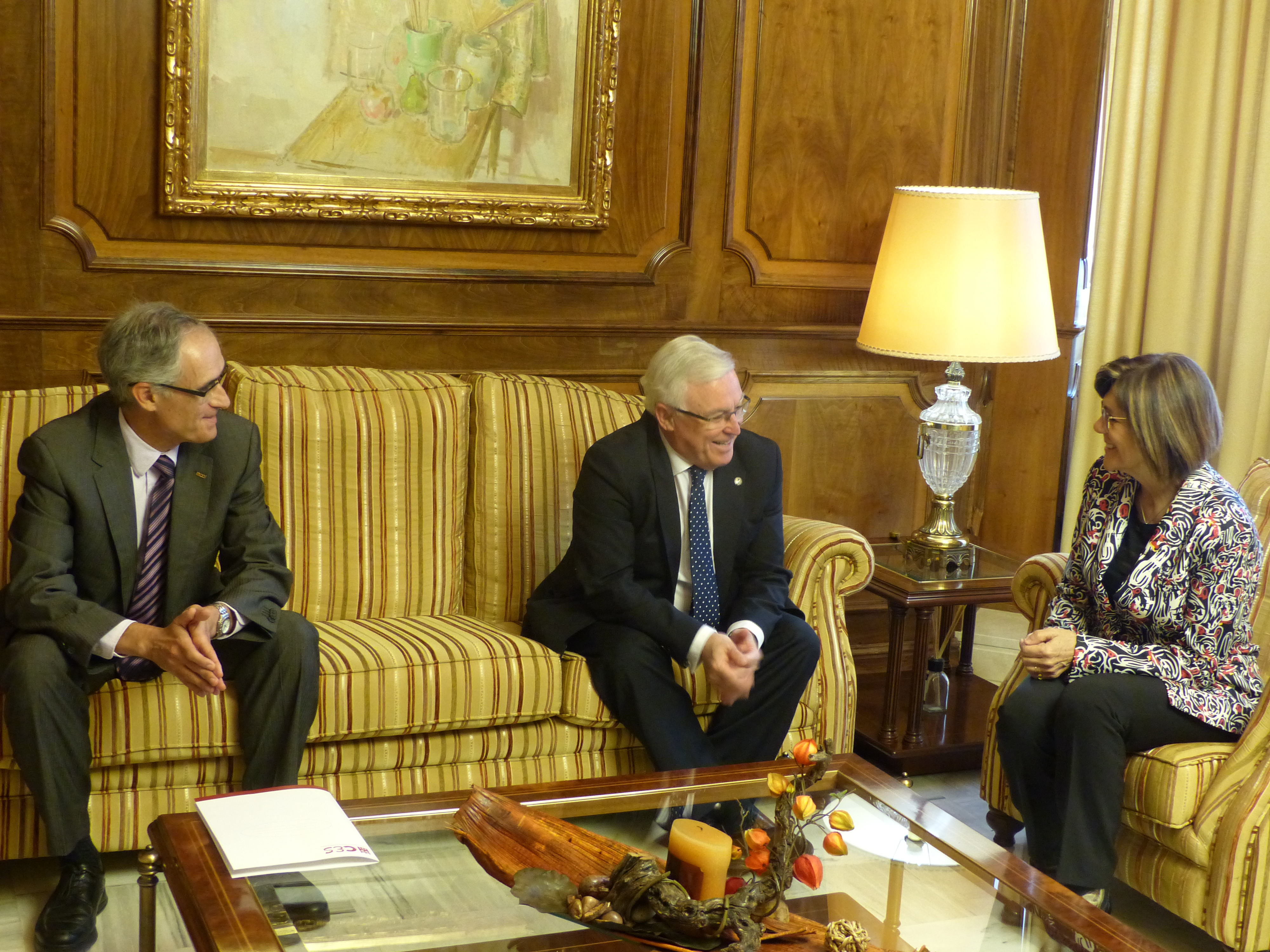 La presidenta de la Asamblea Regional, Rosa Peñalver, con el presidente del Consejo Económico y Social, José Antonio Cobacho, y el secretario de este órgano, Miguel López