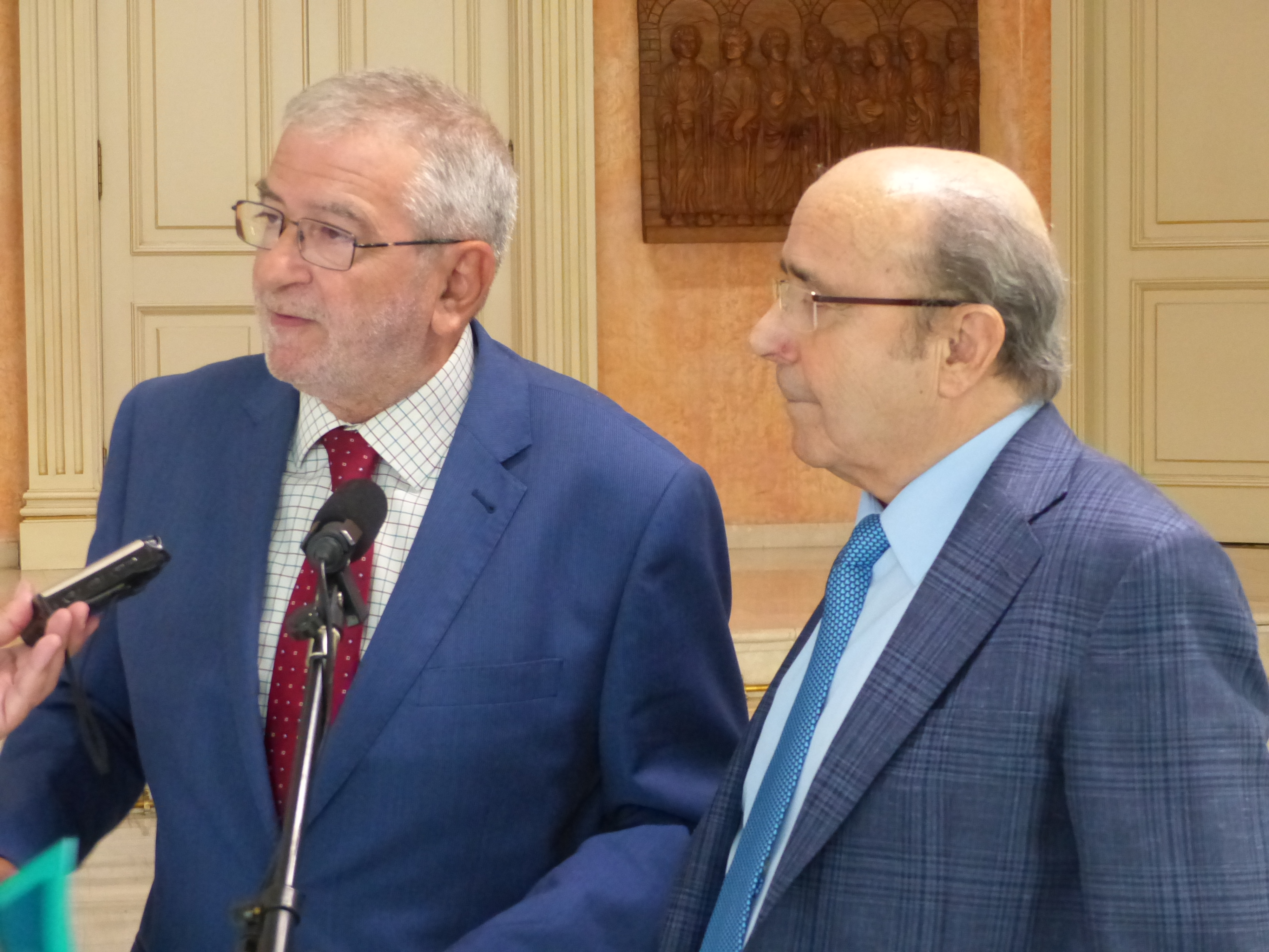 Alberto Castillo realiza declaraciones a los medios