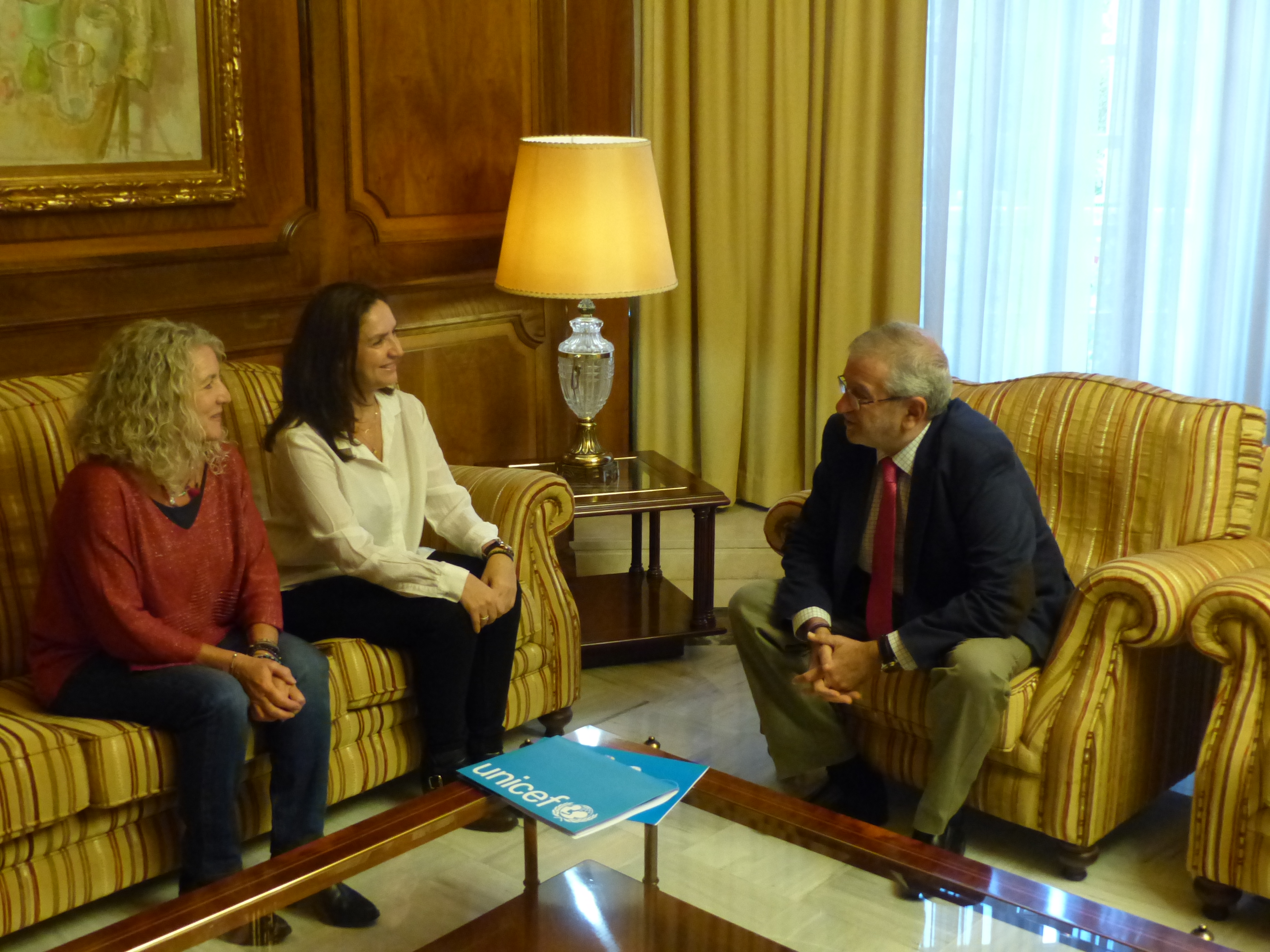 Imagen del encuentro entre el presidente Alberto Castillo y las directivas de UNICEF