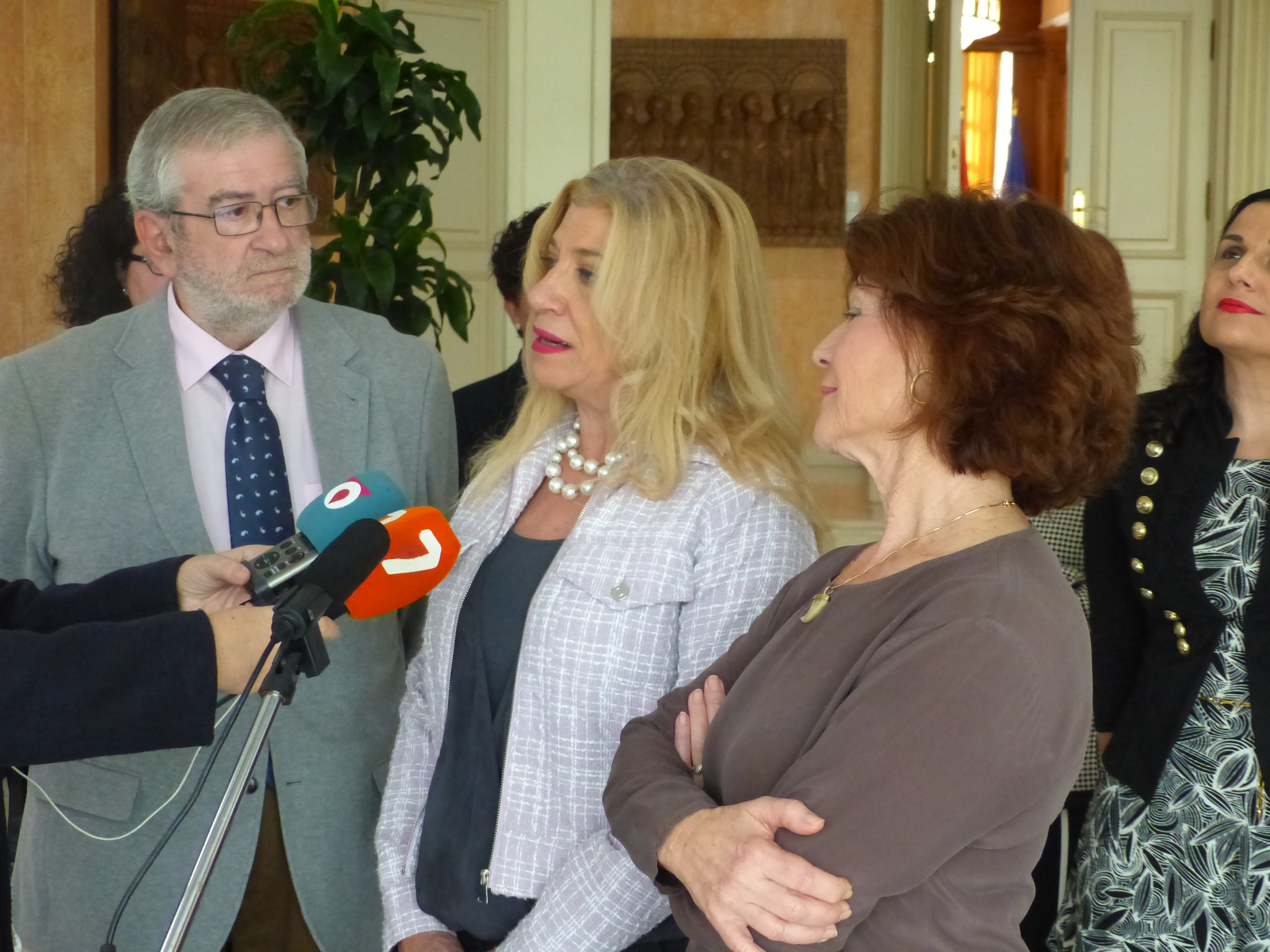 La vicepresidenta de la Asamblea, Gloria Alarcón, ha ratificado el apoyo institucional a iniciativas que enriquecen a la Región