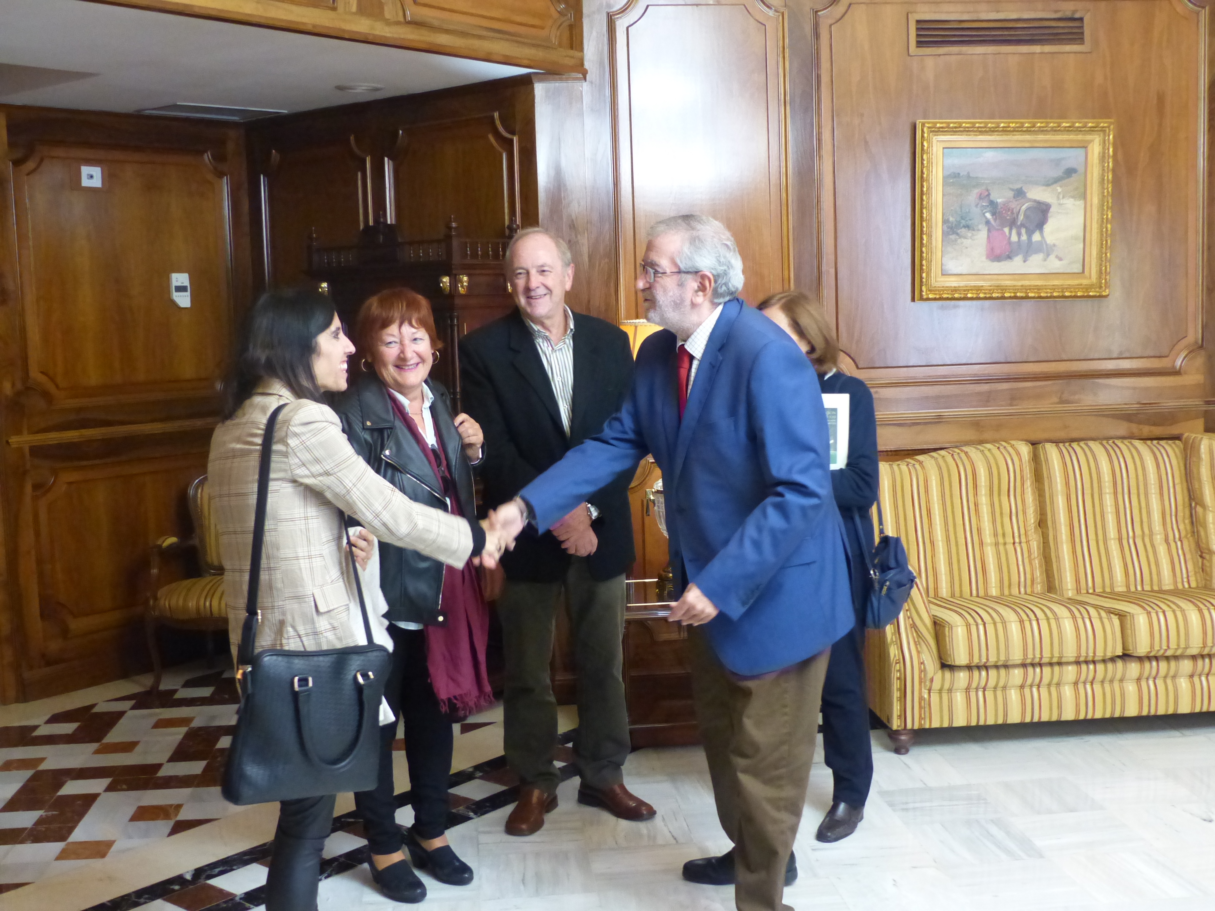 El Presidente saludando a los miembros de la Asociación de Jubilados y Pensionistas de la Intersindical Región de Murcia