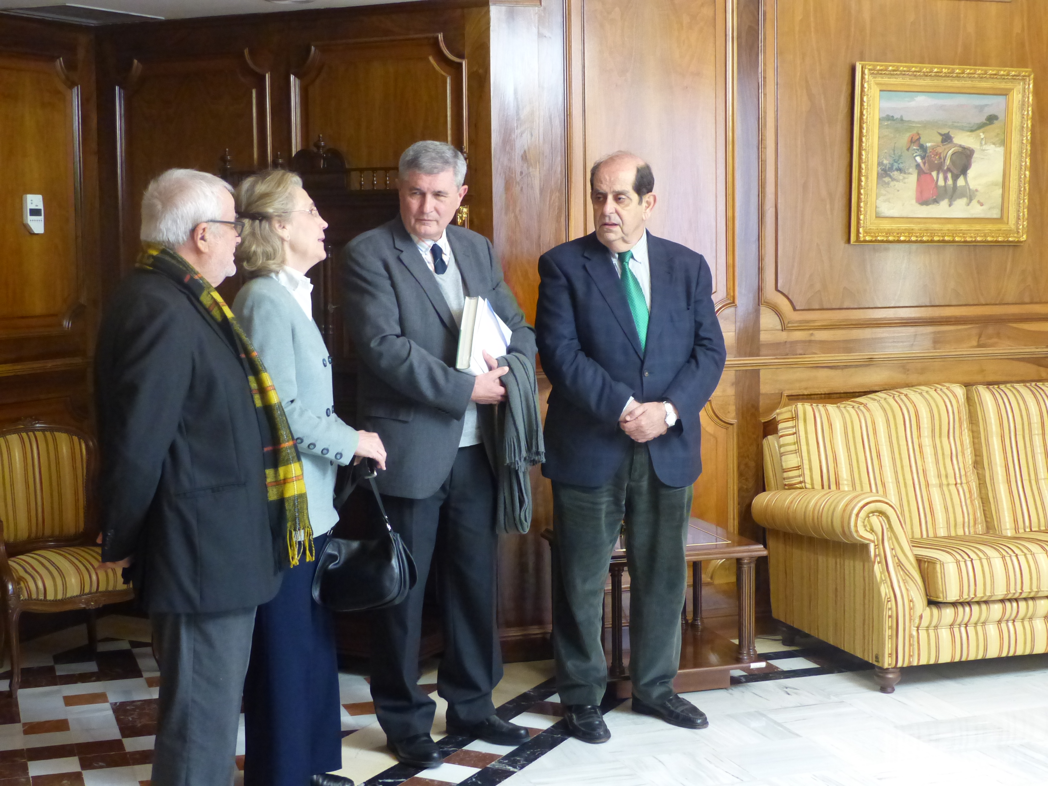 La directiva de la Real Academia Alfonso X El Sabio, minutos antes de su entrevista con el presidente de la Asamblea