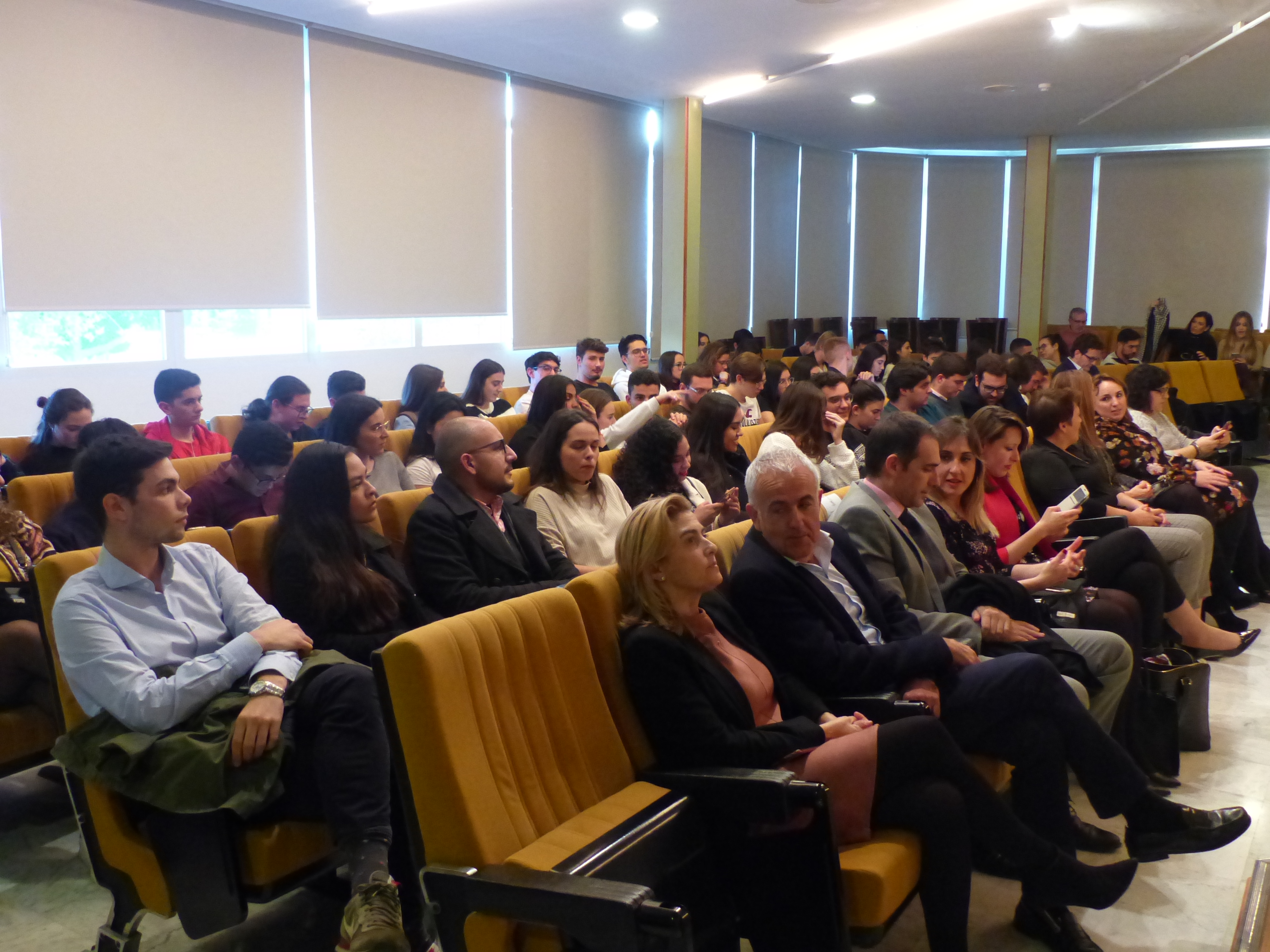 Alumnos y alumnas de la facultad de Derecho de la UMU y del ISEN tuvieron la oportunidad de conocer la Asamblea Regional