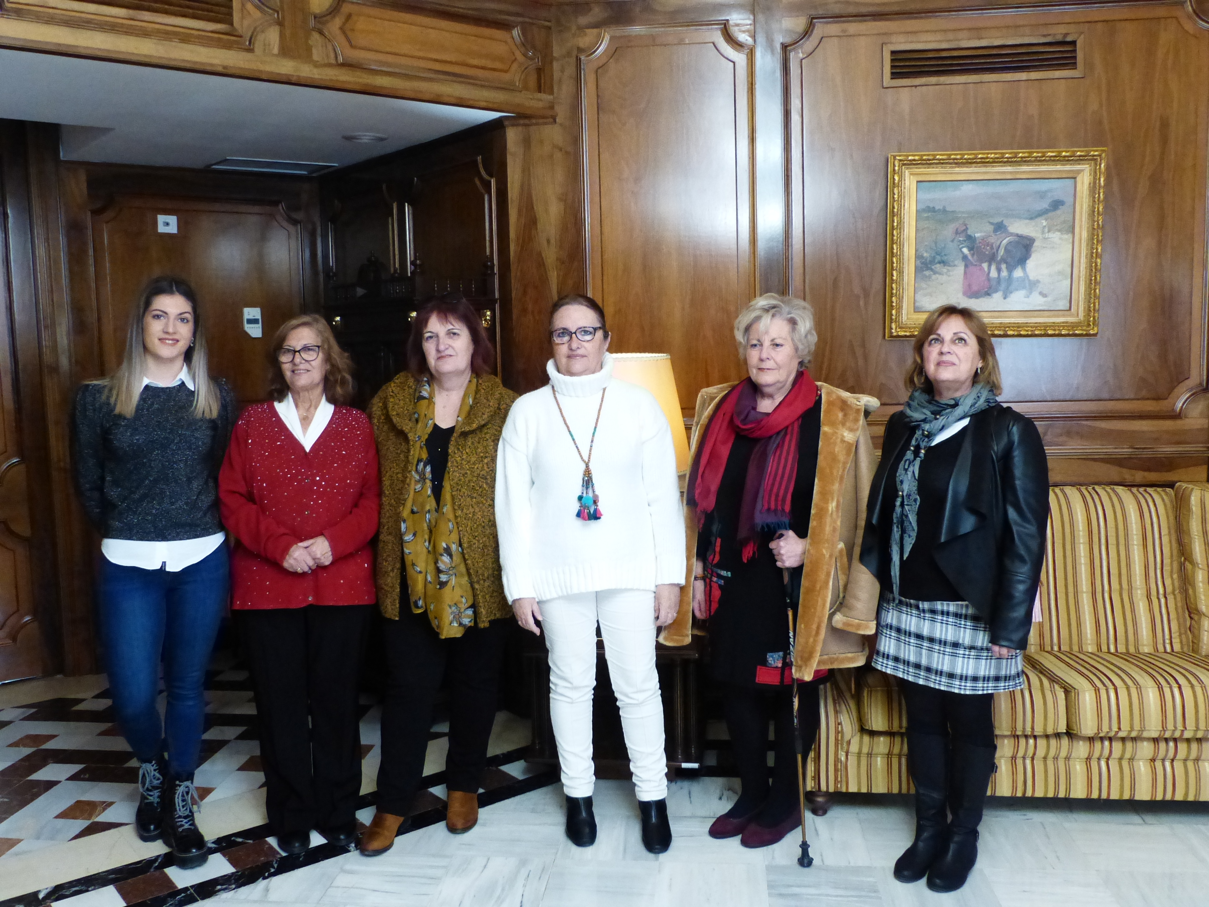 Representantes de AFIBROCAR minutos antes de la entrevista con el presidente de la Asamblea