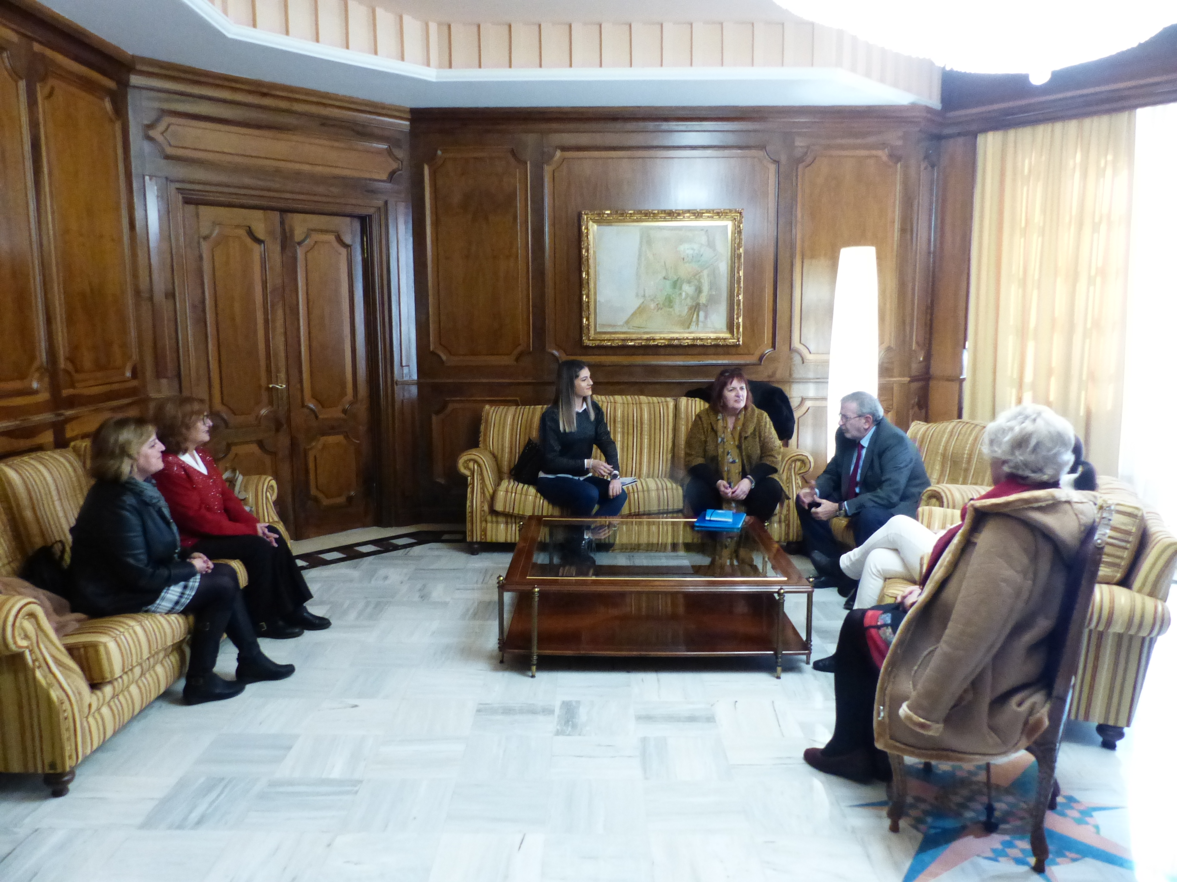 Un momento del encuentro del presidente de la Asamblea, Alberto Castillo, con representantes de AFIBROCAR