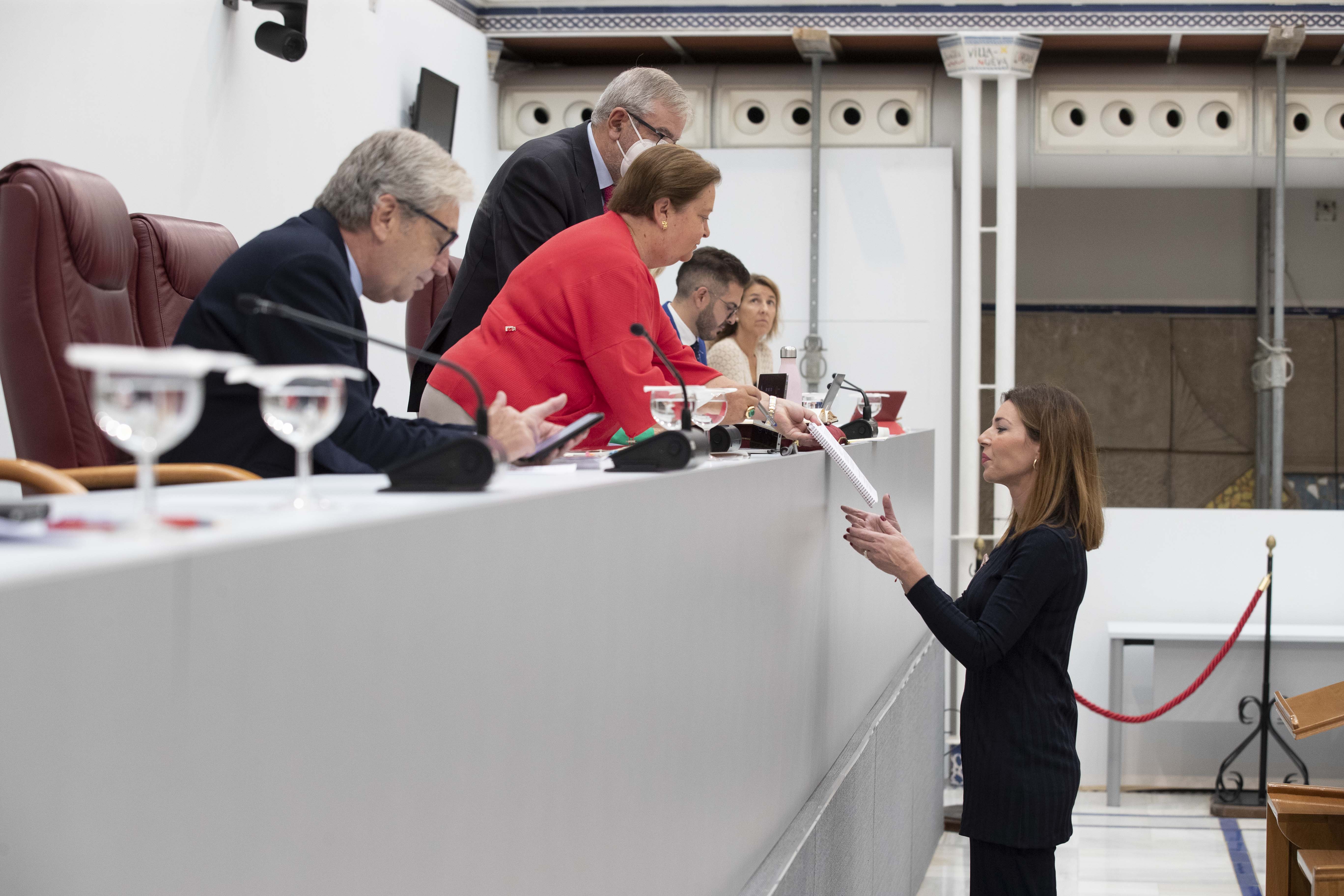 María del Carmen Ruiz Jódar jura el cargo de secretaria primera de la Asamblea Regional