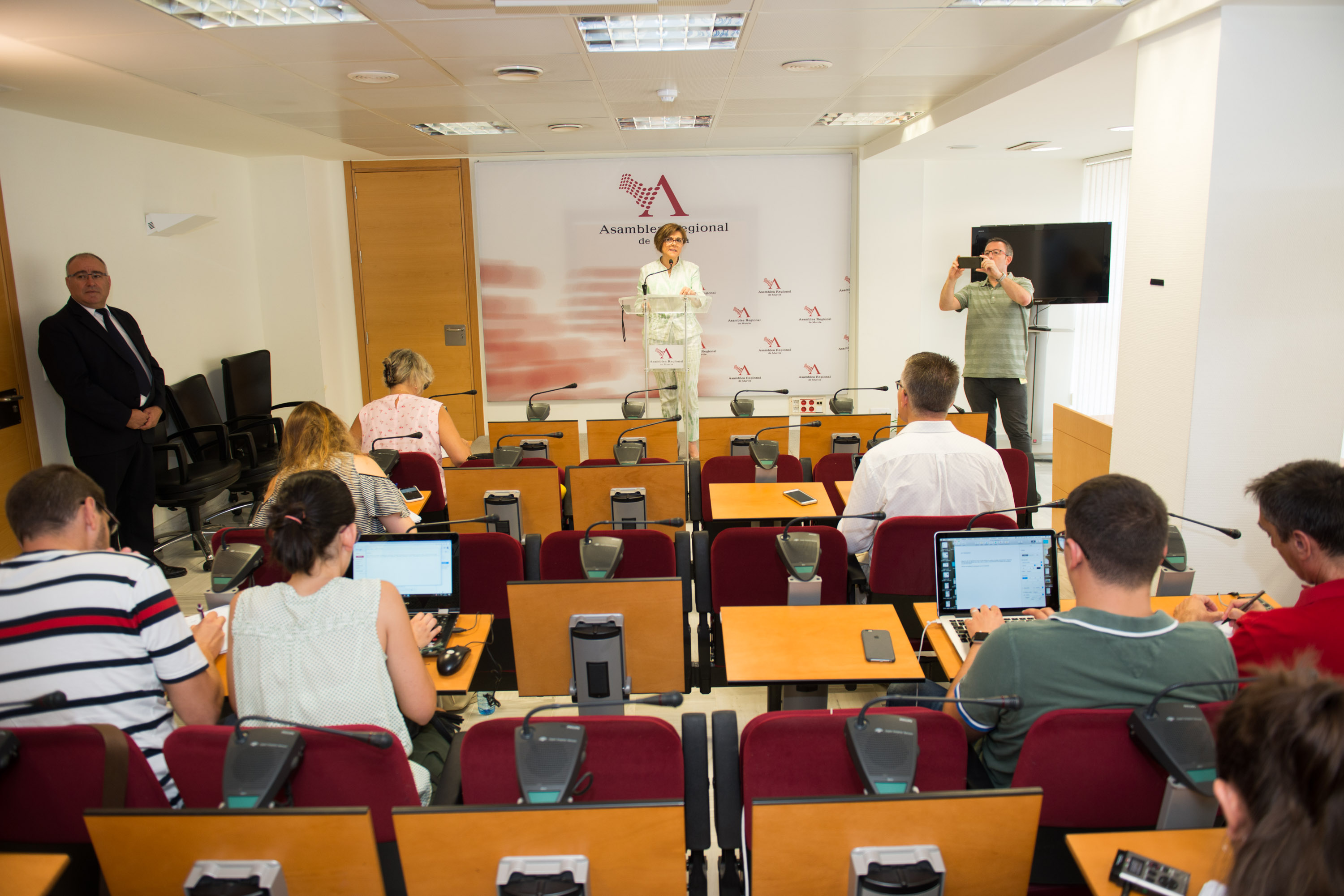 La presidenta de la Asamblea, Rosa Peñalver, ha hecho balance del segundo año de la IX Legislatura
