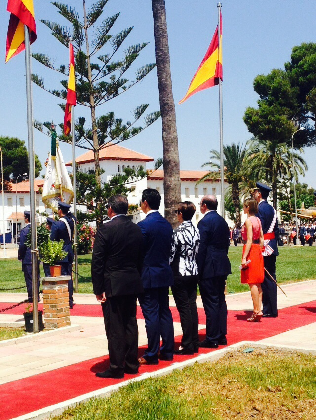 SSMM los Reyes y las primeras autoridades civiles durante el acto celebrado en la Academia General del Aire