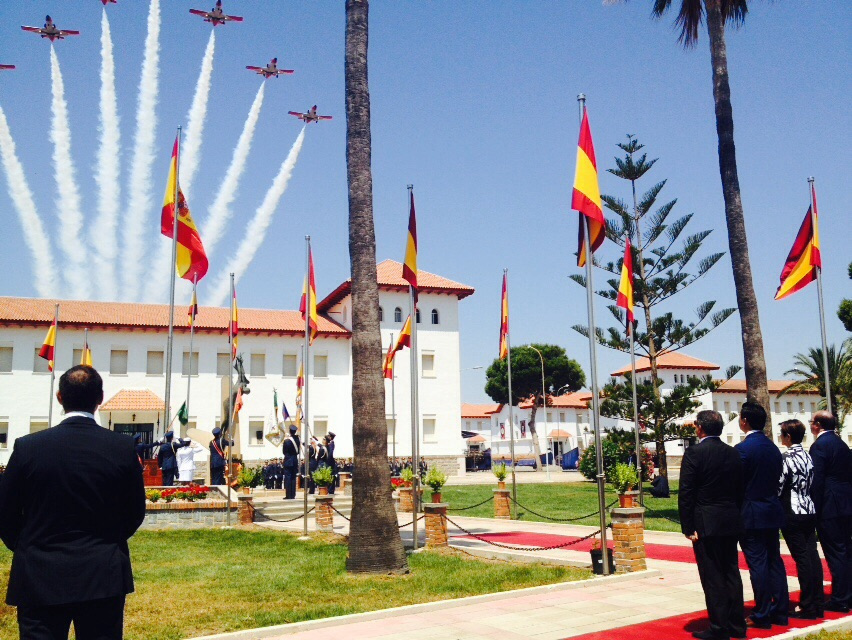 SSMM los Reyes y las primeras autoridades civiles durante el acto celebrado en la Academia General del Aire