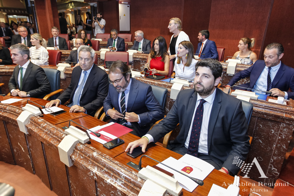 Los diputados populares, al inicio de la sesión
