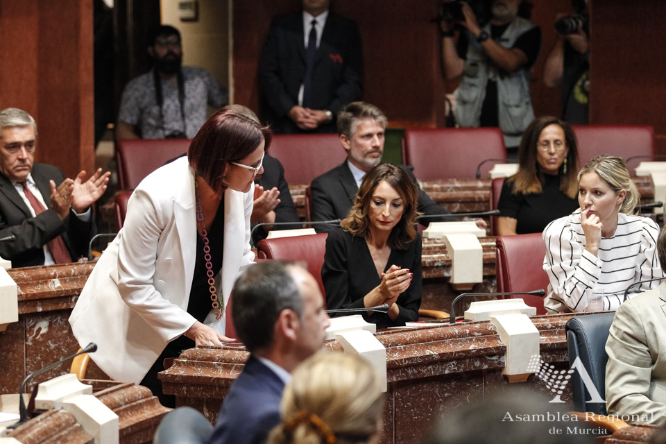 Isabel Franco recibe el aplauso de sus compañeros tras su intervención