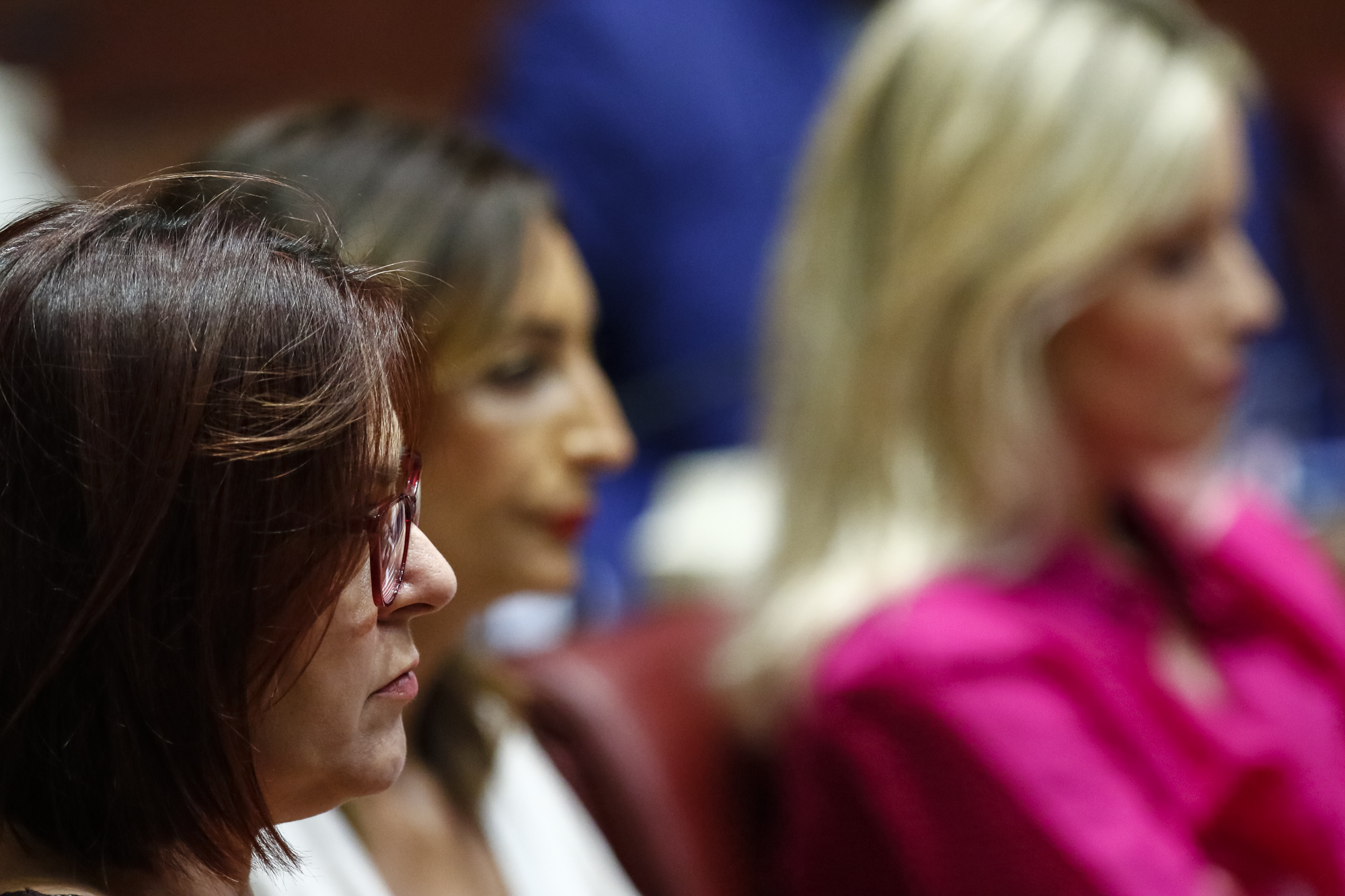 Isabel Franco, portavoz de Ciudadanos Partido de la Ciudadanía, escucha la intervención de López Miras