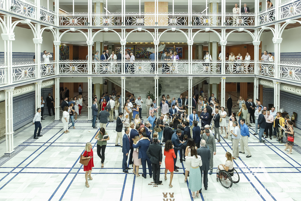 El Patio de los Ayuntamientos sirvió de escenario para las fotos de familia posteriores al debate