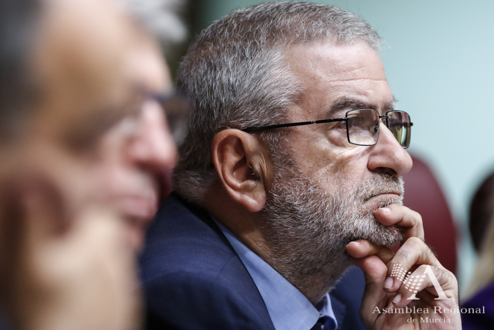 El presidente de la Asamblea, Alberto Castillo, durante el debate de investidura de López Miras