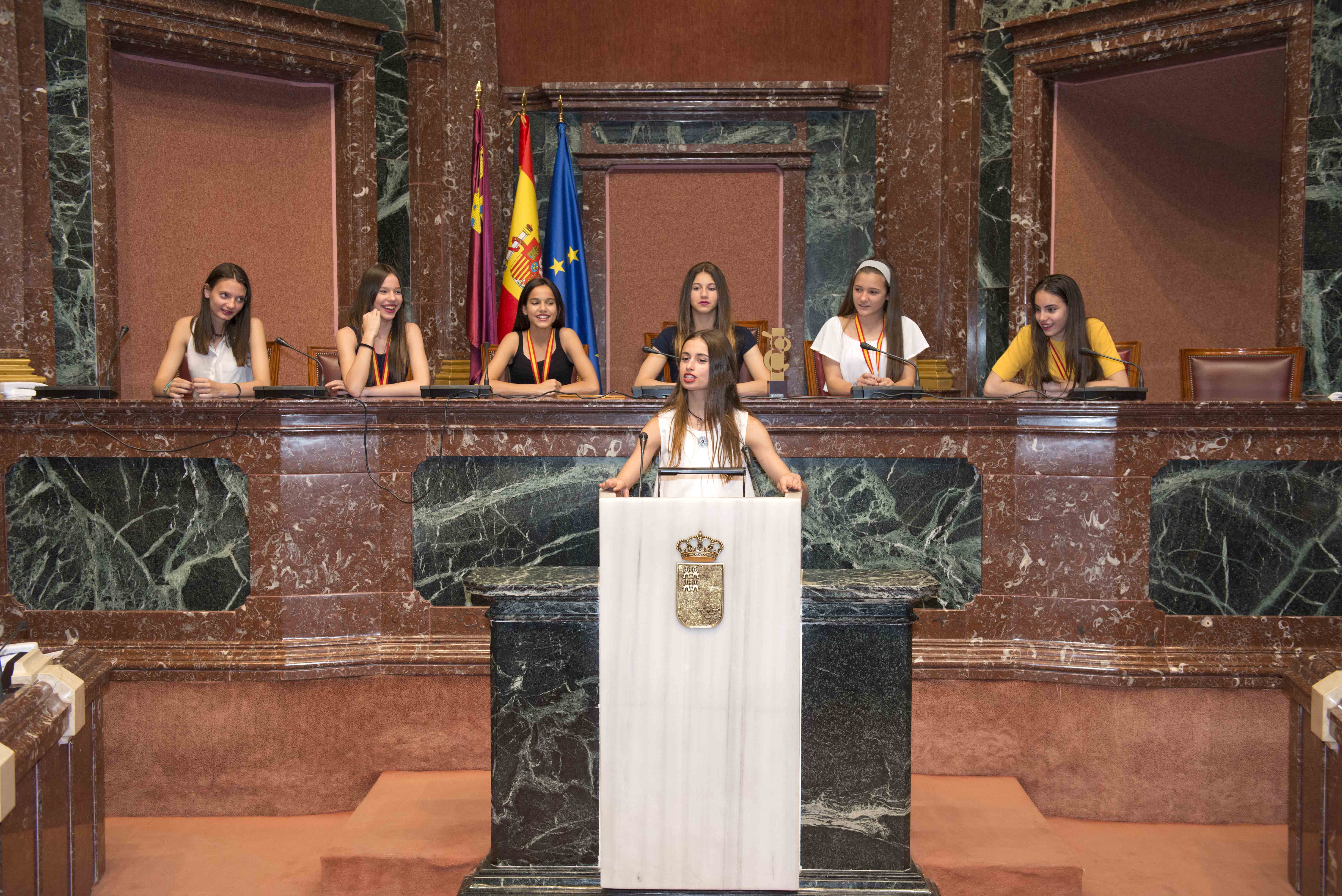 El Club Cronos visita la Asamblea