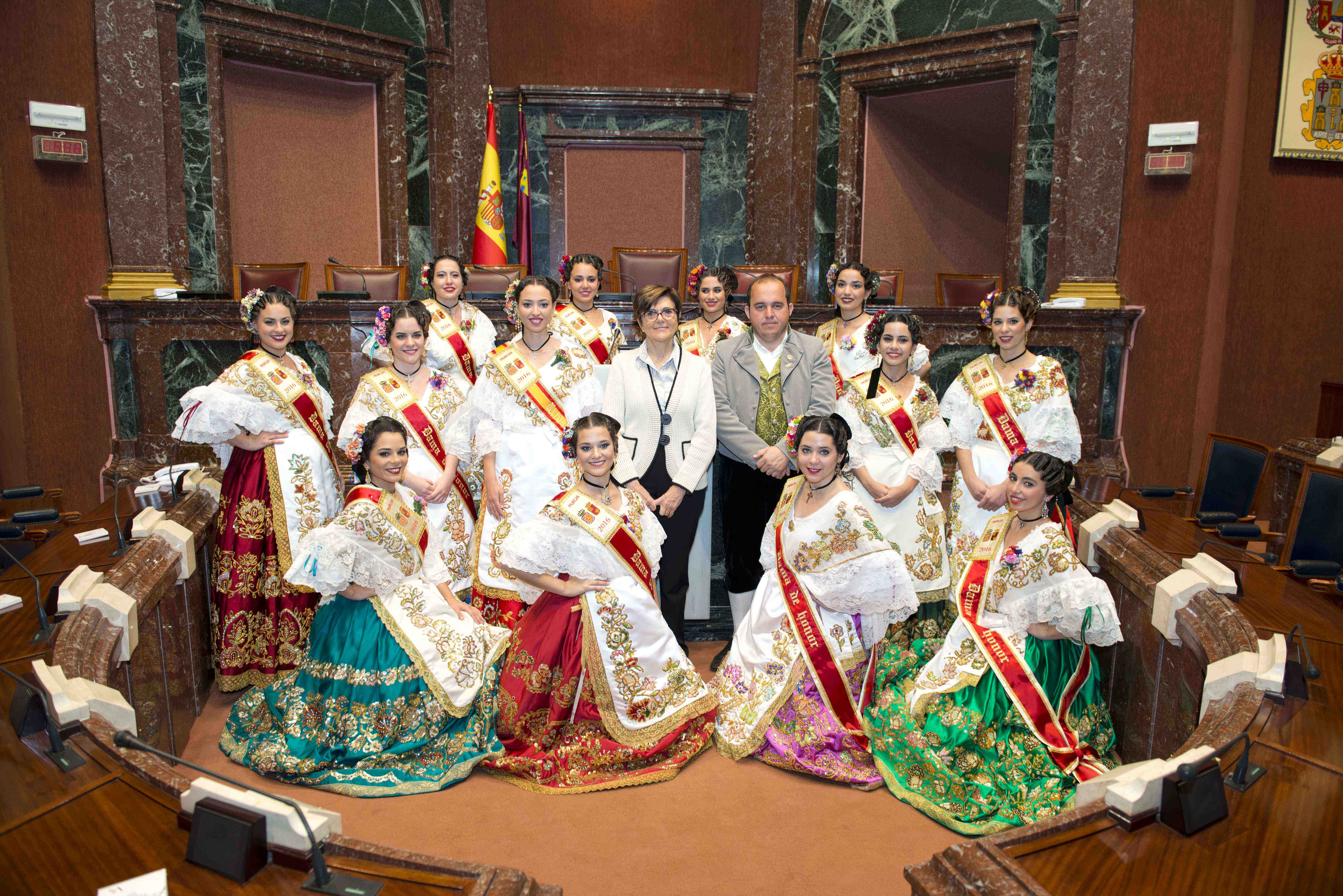 La Reina de la Huerta y su Corte de Honor visitan la Asamblea
