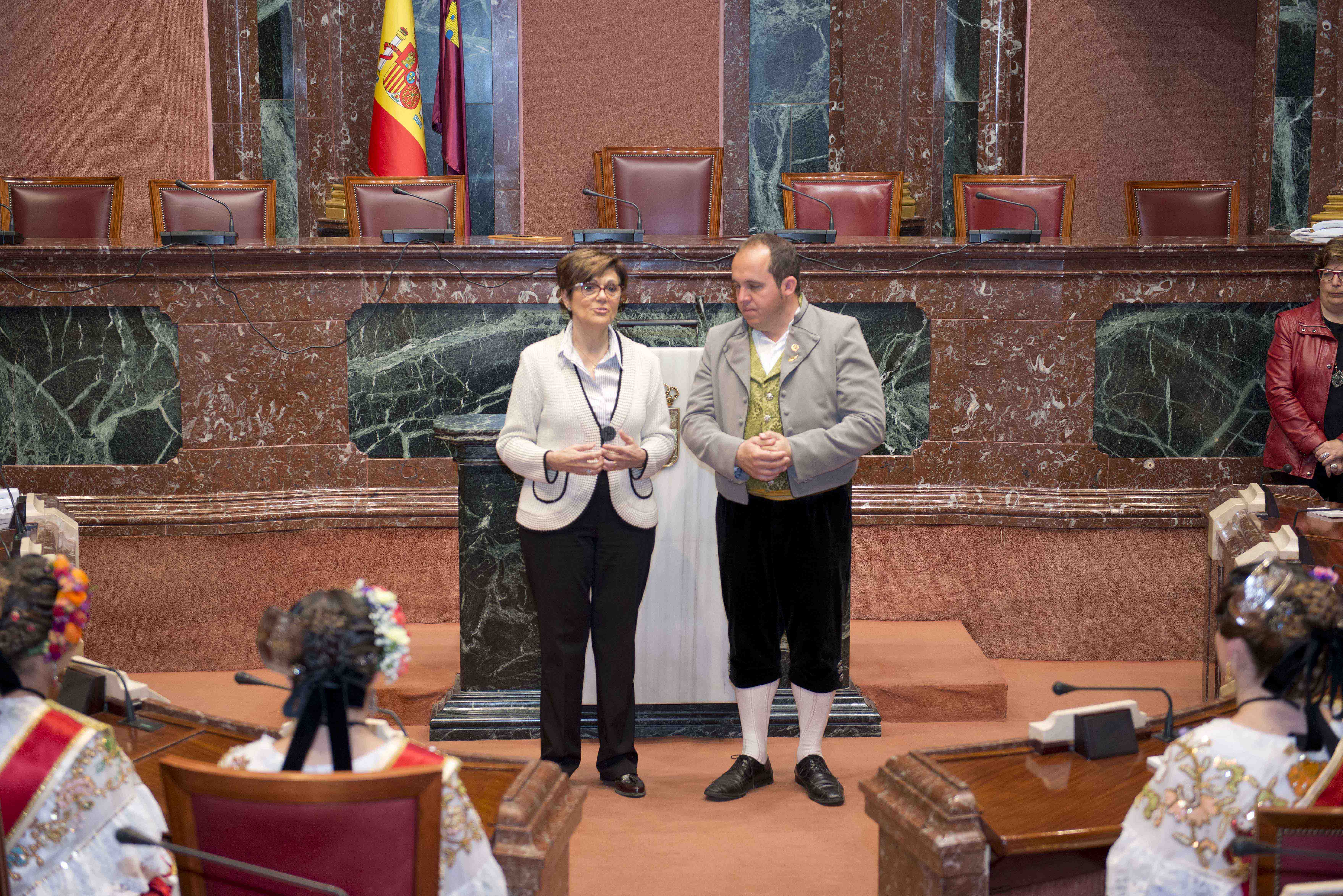 La Reina de la Huerta y su Corte de Honor visitan la Asamblea