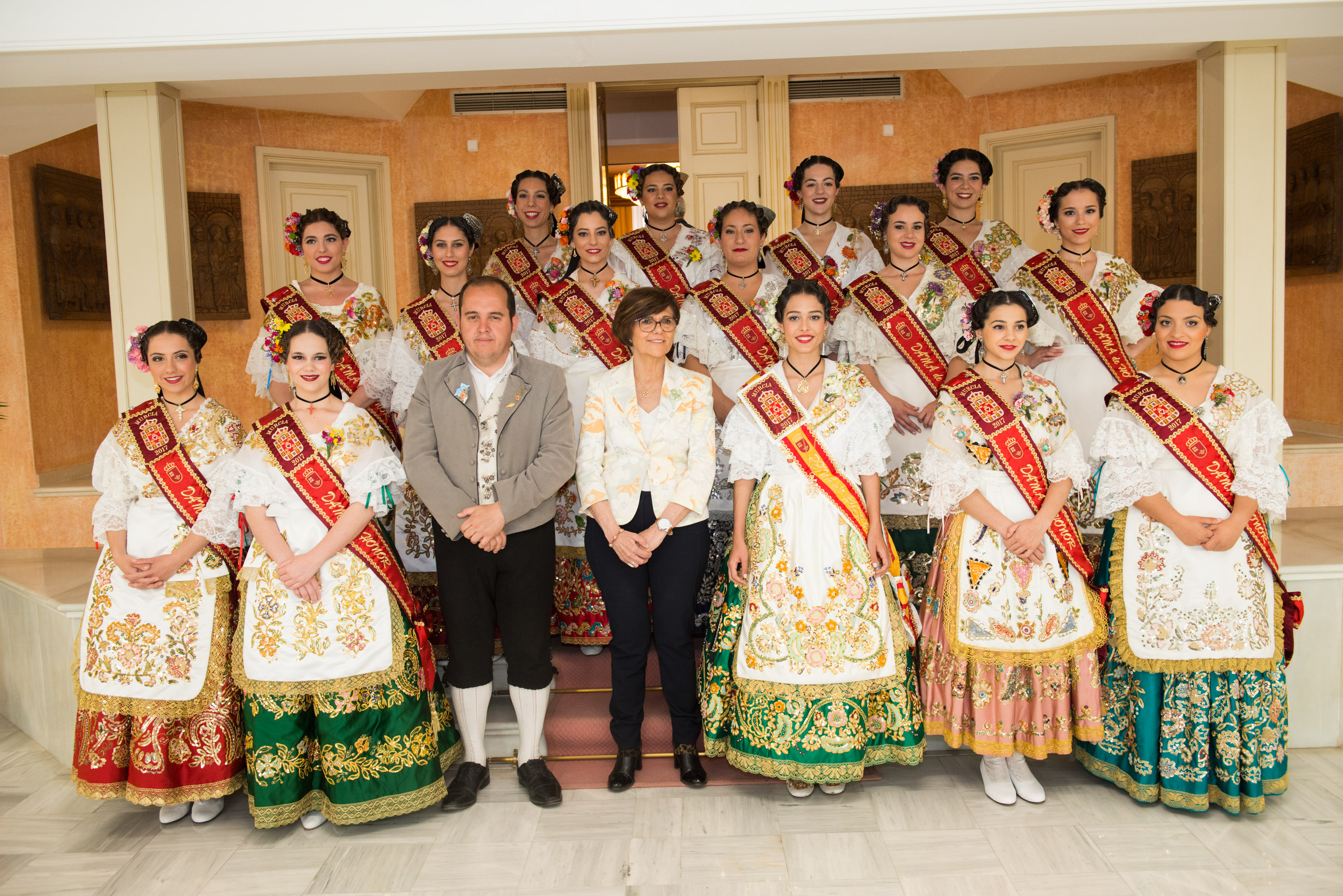 La Reina de la Huerta 2017, Paula Gómez Sandoval, y su Corte de Honor han visitado la Asamblea Regional de Murcia