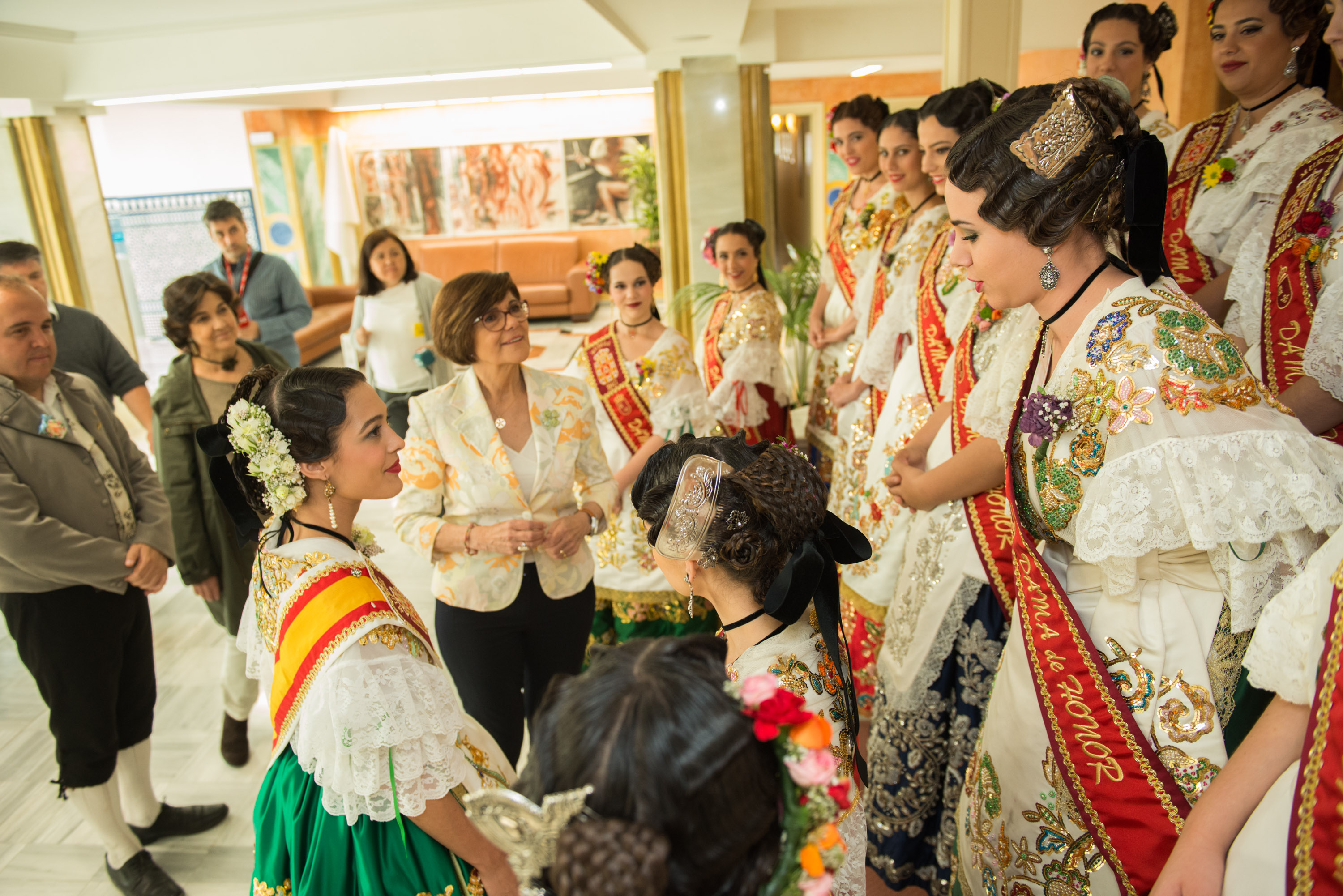 La Reina de la Huerta 2017, Paula Gómez Sandoval, y su Corte de Honor han visitado la Asamblea Regional de Murcia