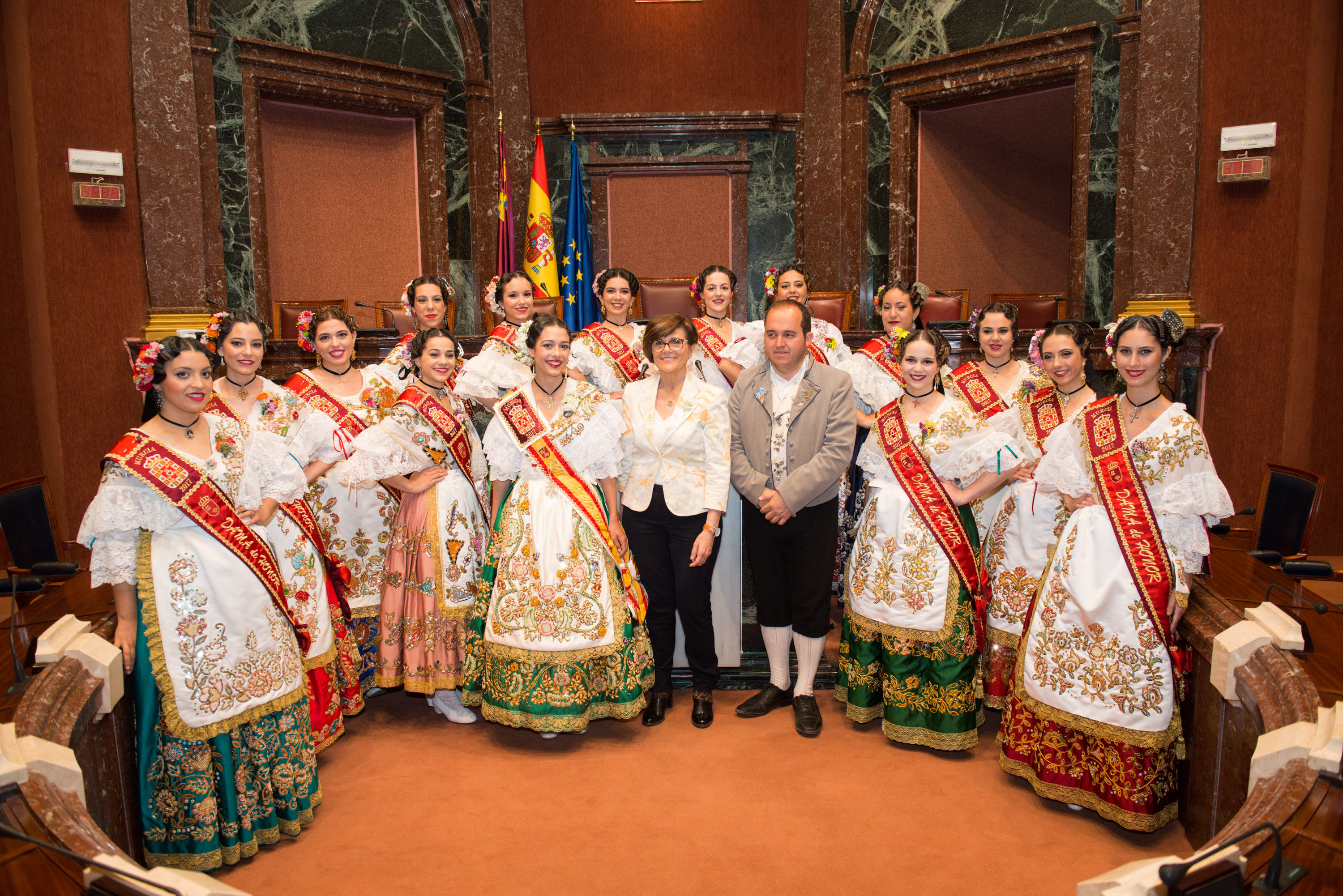 La Reina de la Huerta 2017, Paula Gómez Sandoval, y su Corte de Honor han visitado la Asamblea Regional de Murcia