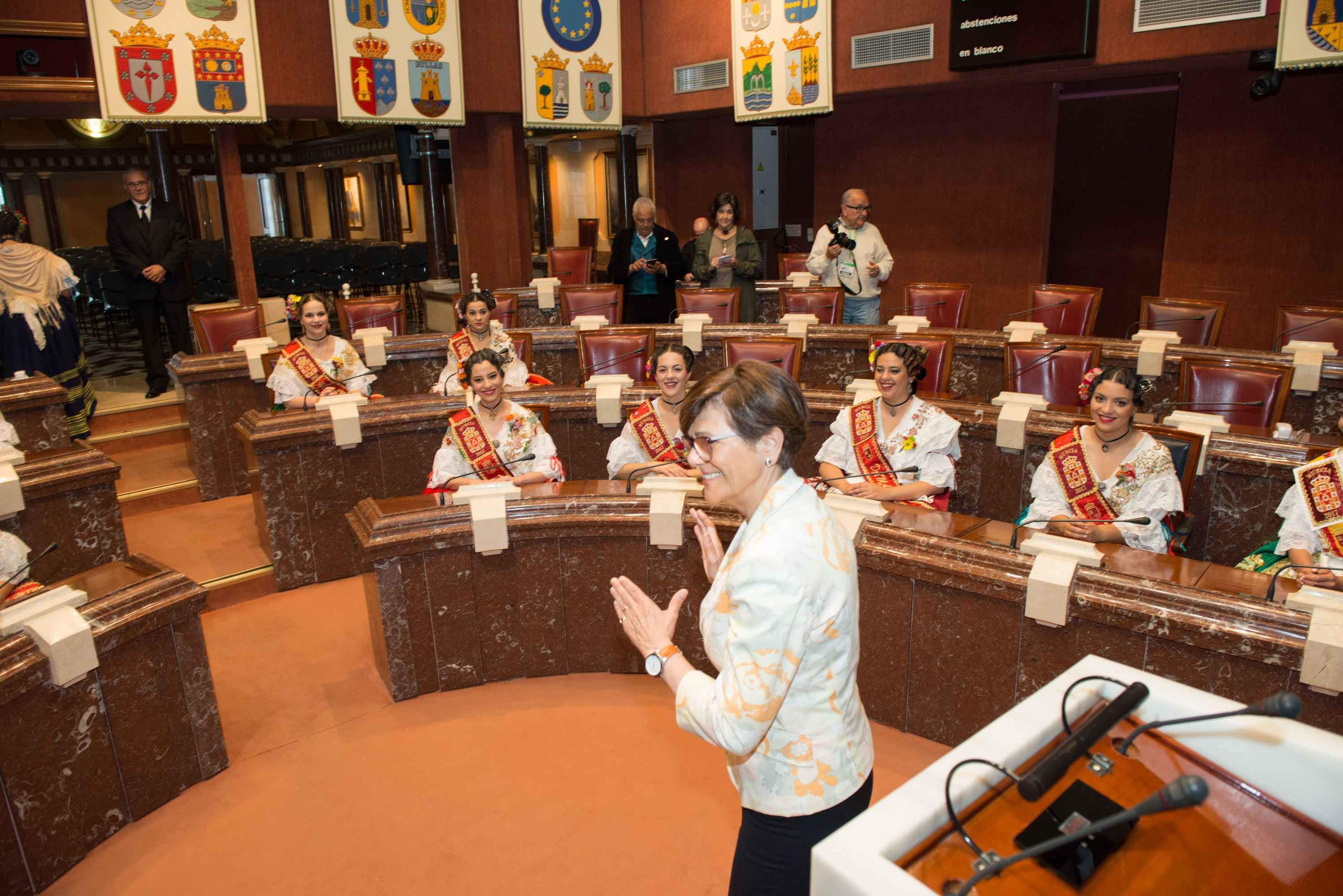 La Reina de la Huerta 2017, Paula Gómez Sandoval, y su Corte de Honor han visitado la Asamblea Regional de Murcia