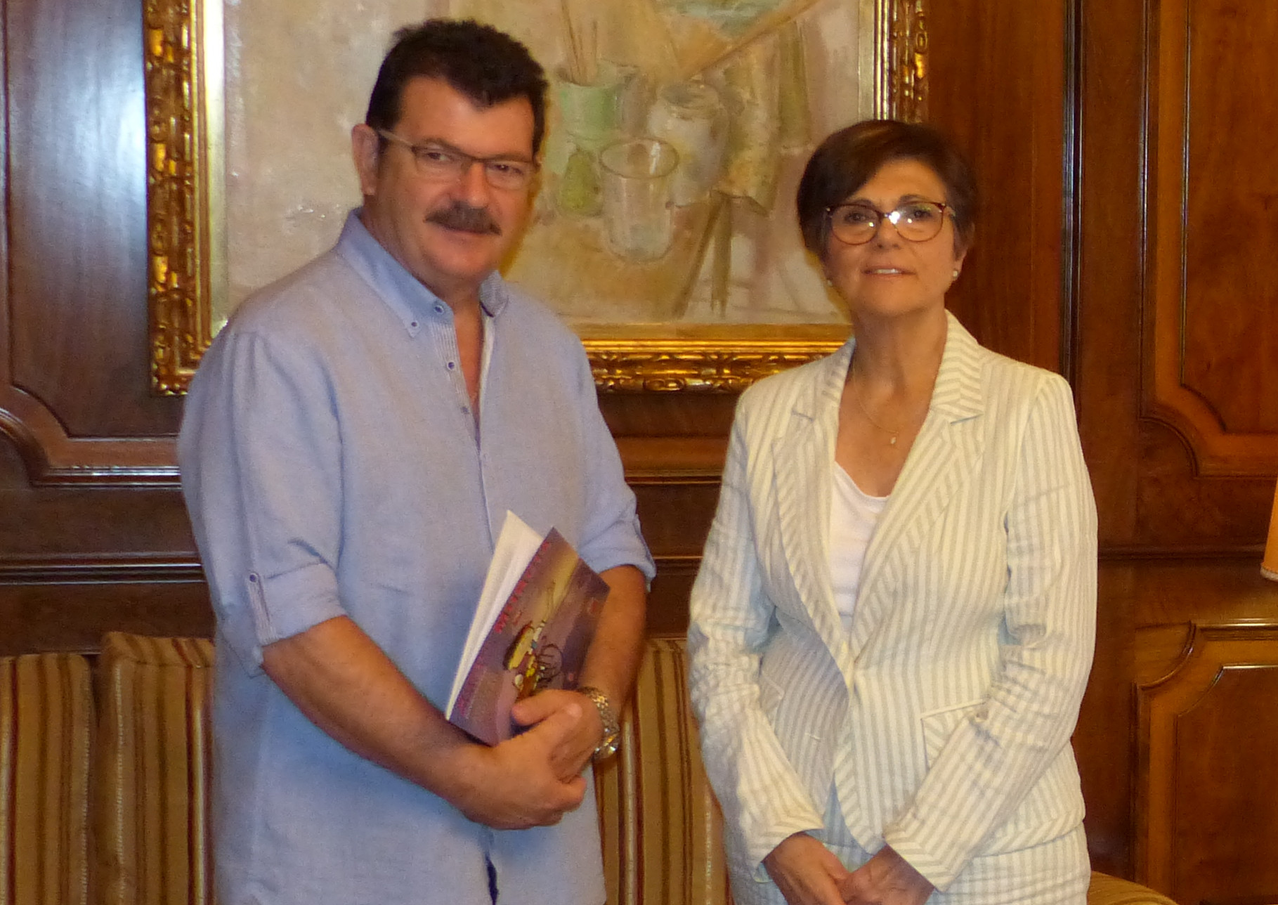 El director de la Vuelta Ciclista a la Región de Murcia, Francisco Guzmán, y la presidenta de la Asamblea, Rosa Peñalver