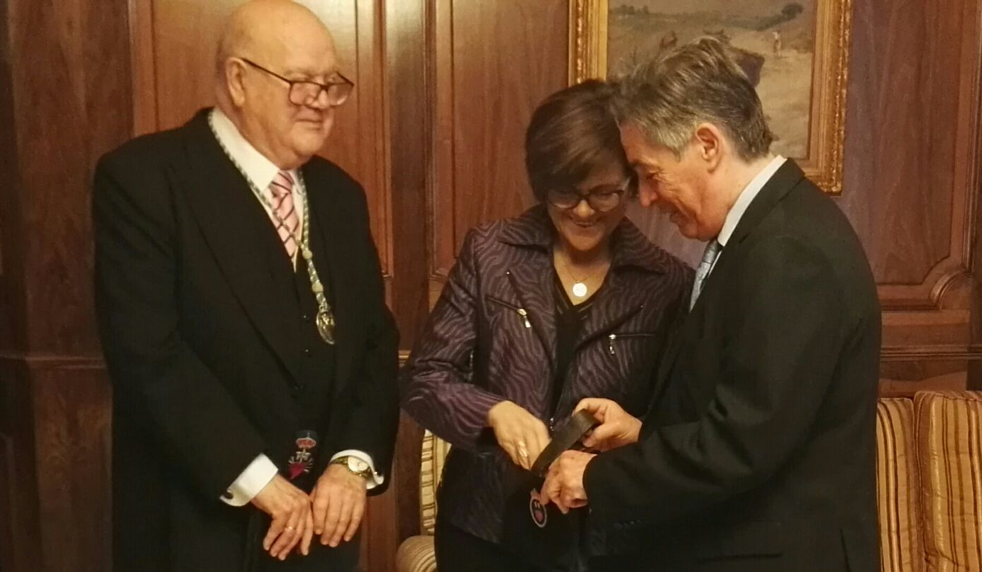 Rosa Peñalver ha recibido a los hermanos de la Junta de Gobierno del Hospital de Caridad, Joaquín Roca Dorda y José Vicente Albaladejo