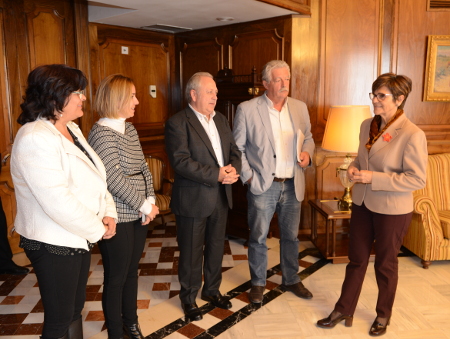 La presidenta de la Asamblea, Rosa Peñalver recibe a los lideres sindicales