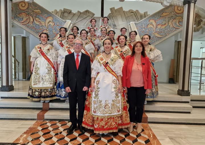 La Reina de la Huerta y su Corte de honor visitan la Asamblea Regional La Reina de la Huerta y su Corte de honor visitan la Asamblea Regional